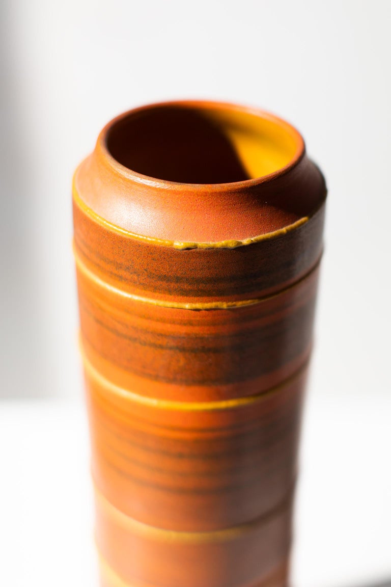 Designer: Alvino Bagni. 

Importer: Raymor.
Period or model: Mid-Century Modern. 
Specs: Pottery

Condition: 

This Alvino Bagni orange vase Imported by Raymor is in excellent vintage condition. There are no chips or imperfections. This vase