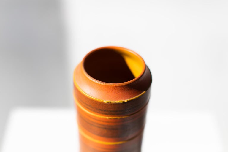 Alvino Bagni Orange Vase for Raymor In Excellent Condition For Sale In Oak Harbor, OH