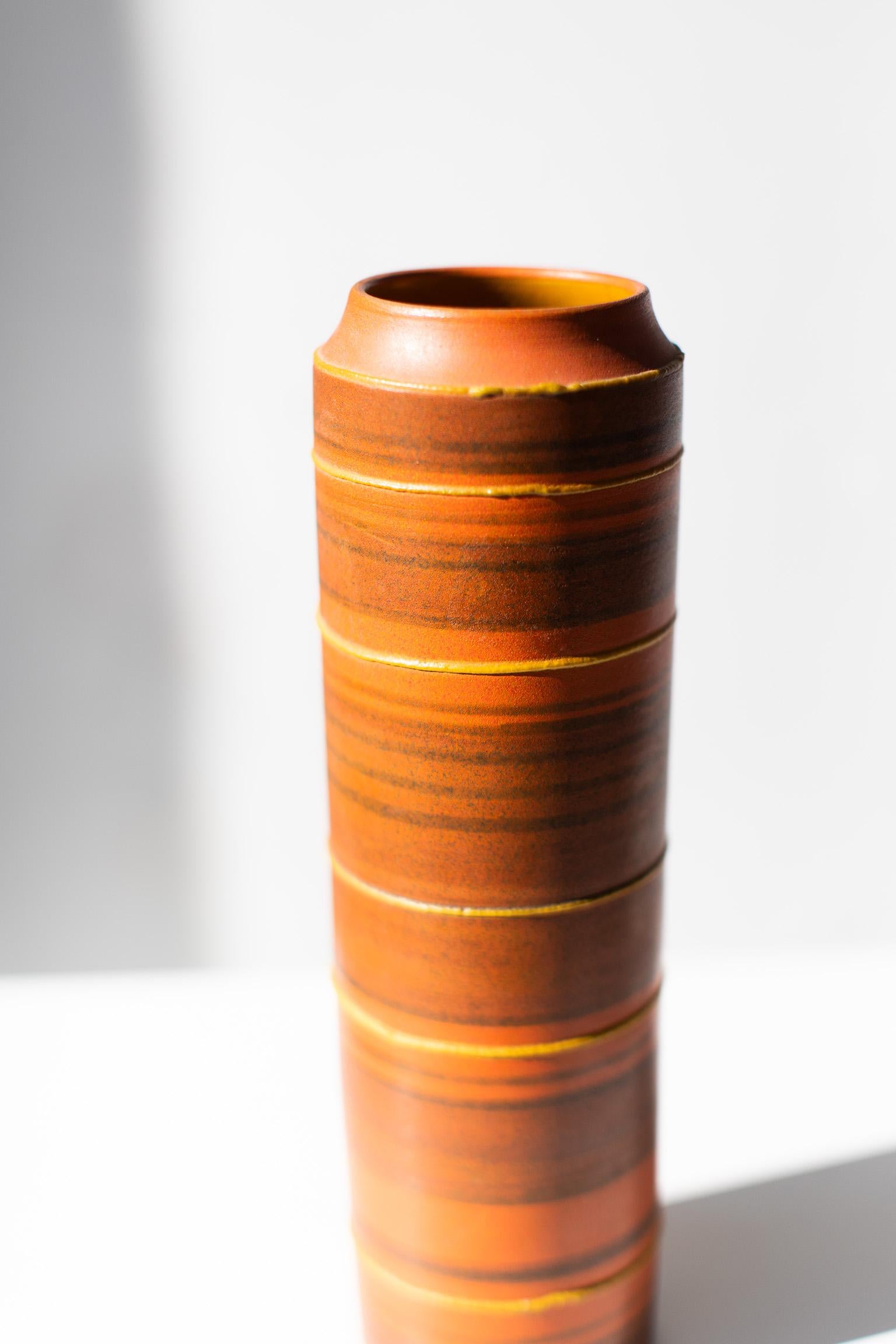 Orangefarbene Vase von Alvino Bagni für Raymor (Mitte des 20. Jahrhunderts) im Angebot