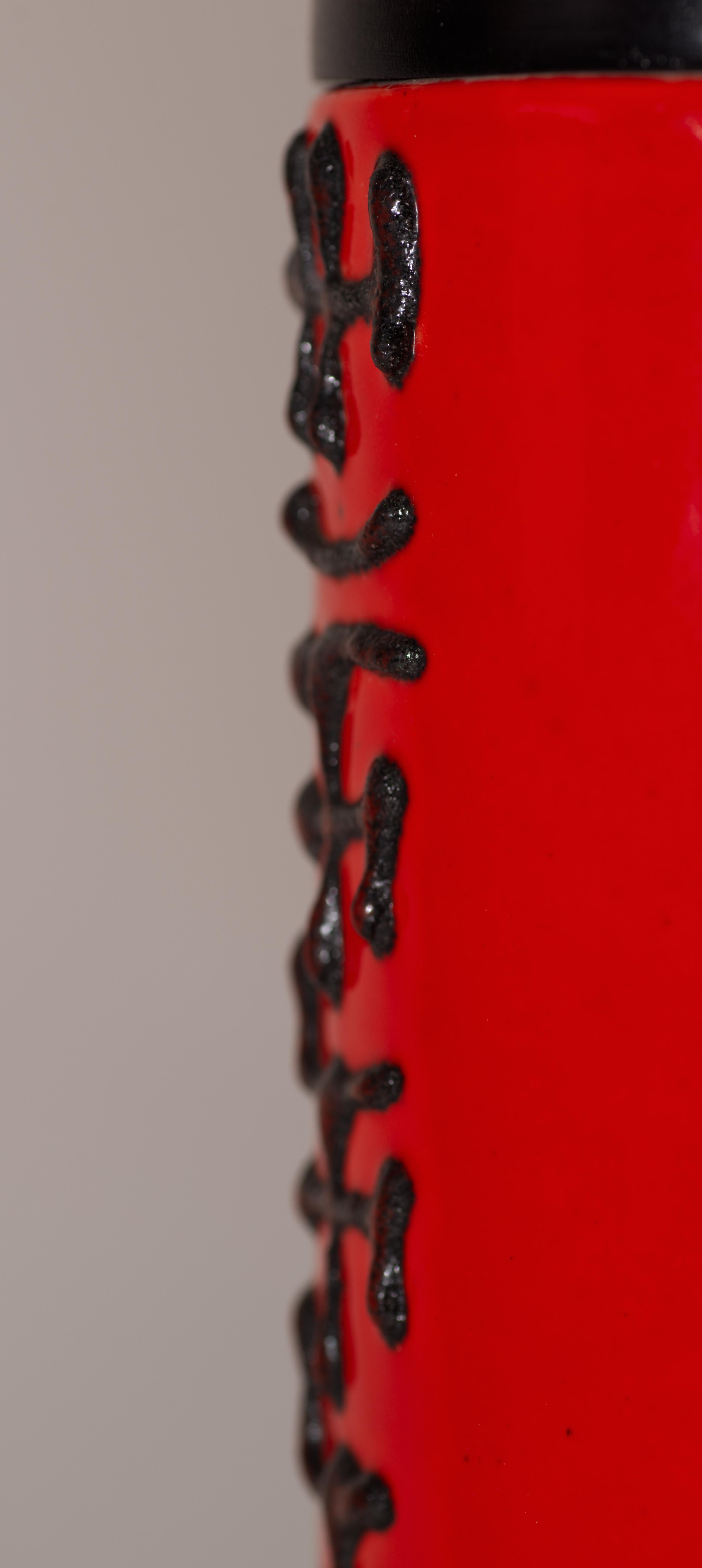 italien Lampe de bureau Alvino Bagni rouge et noire, Italie, années 1960 en vente