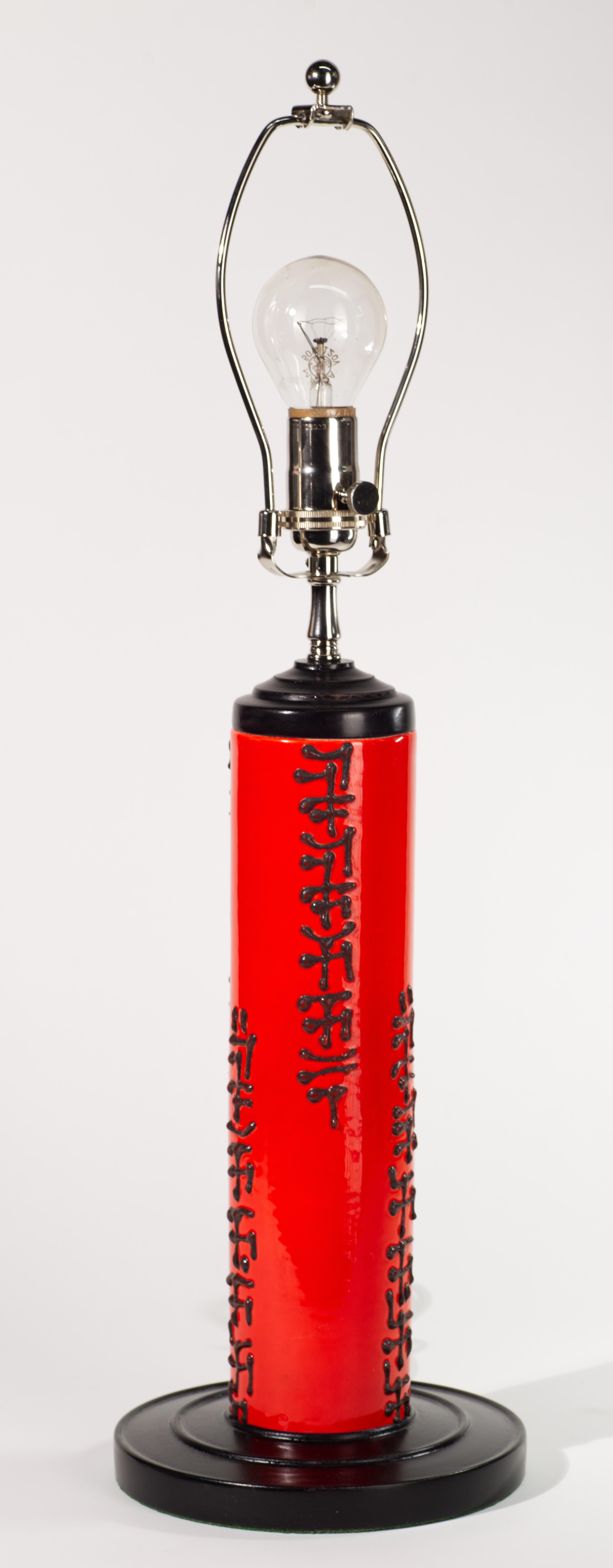 Lampe de bureau Alvino Bagni rouge et noire, Italie, années 1960 Bon état - En vente à Clifton Springs, NY