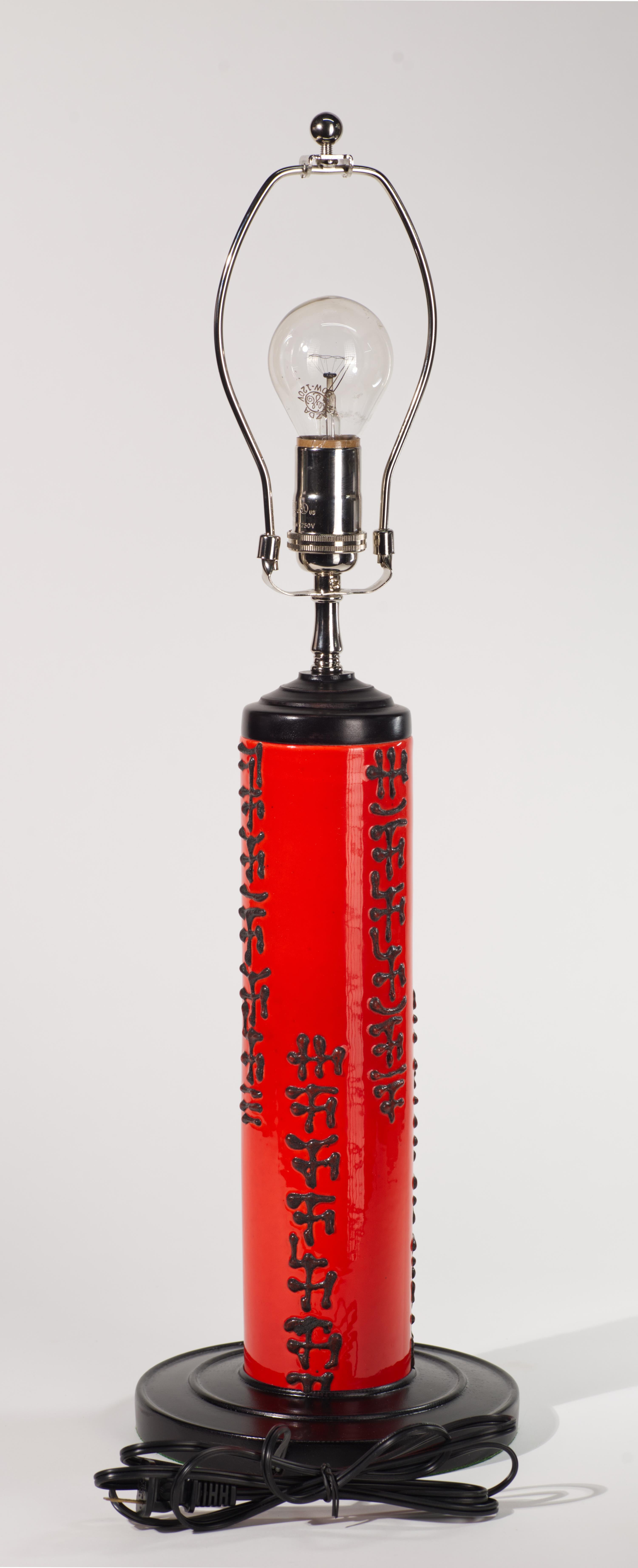 Céramique Lampe de bureau Alvino Bagni rouge et noire, Italie, années 1960 en vente