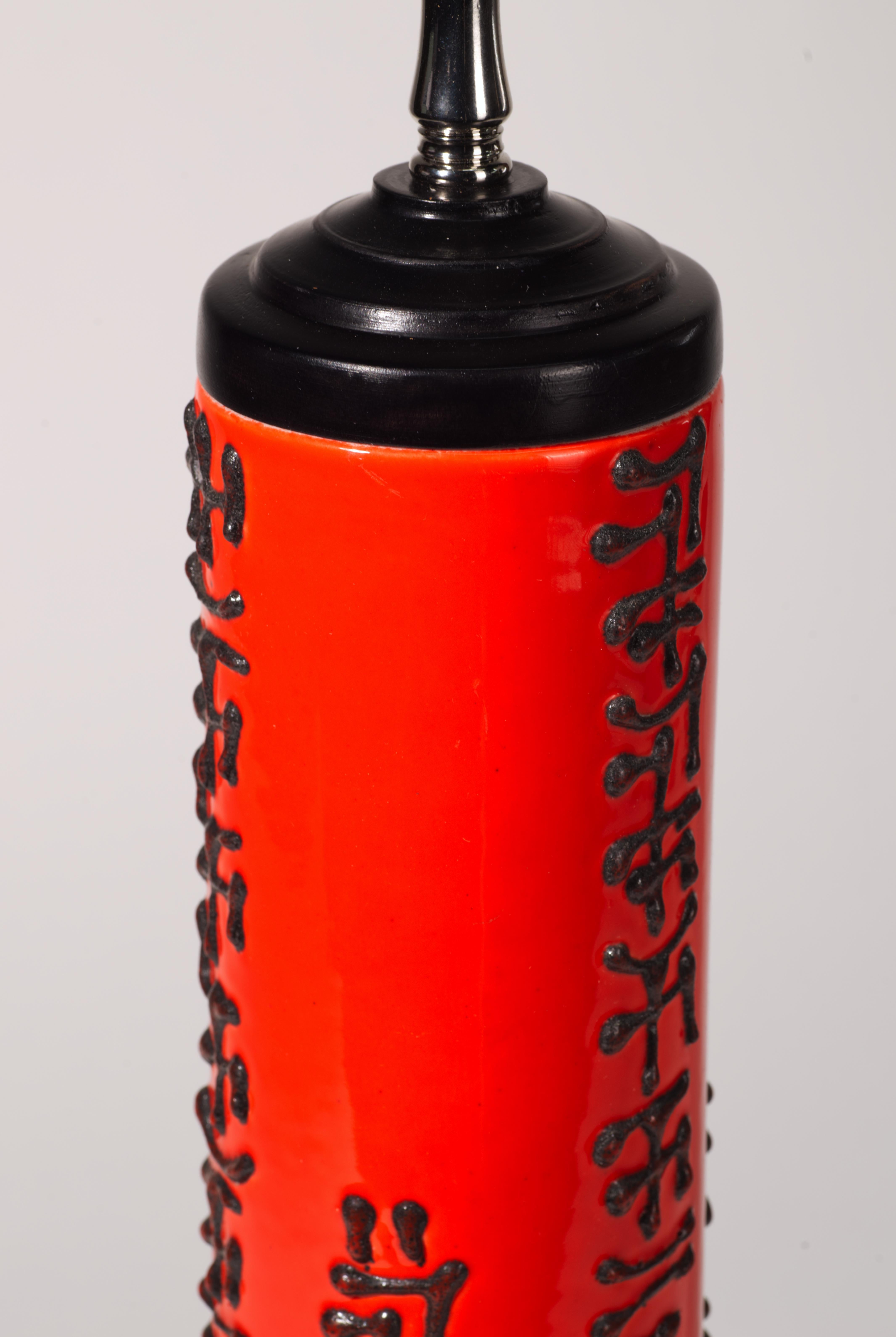 Lampe de bureau Alvino Bagni rouge et noire, Italie, années 1960 en vente 2