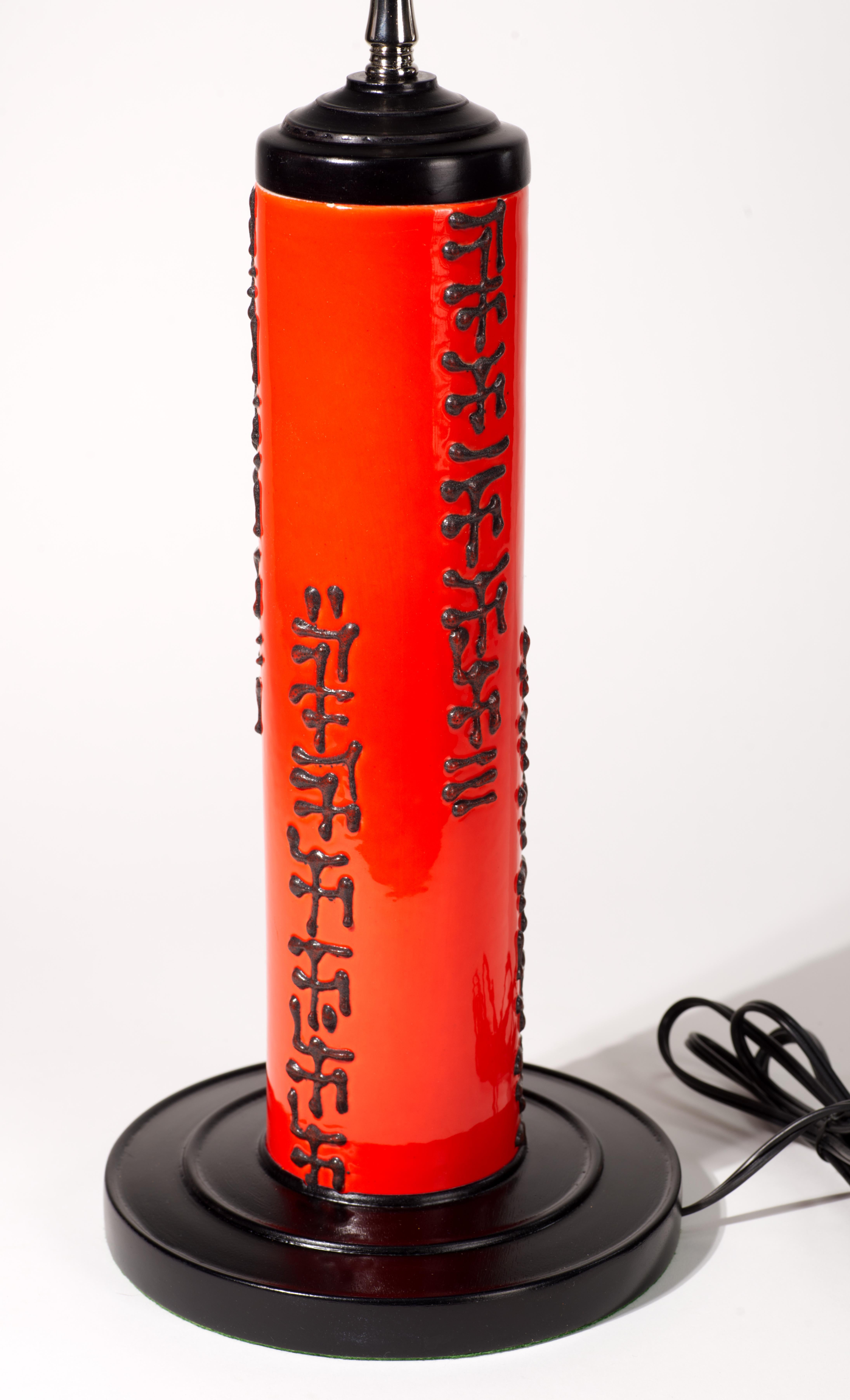 Lampe de bureau Alvino Bagni rouge et noire, Italie, années 1960 en vente 3