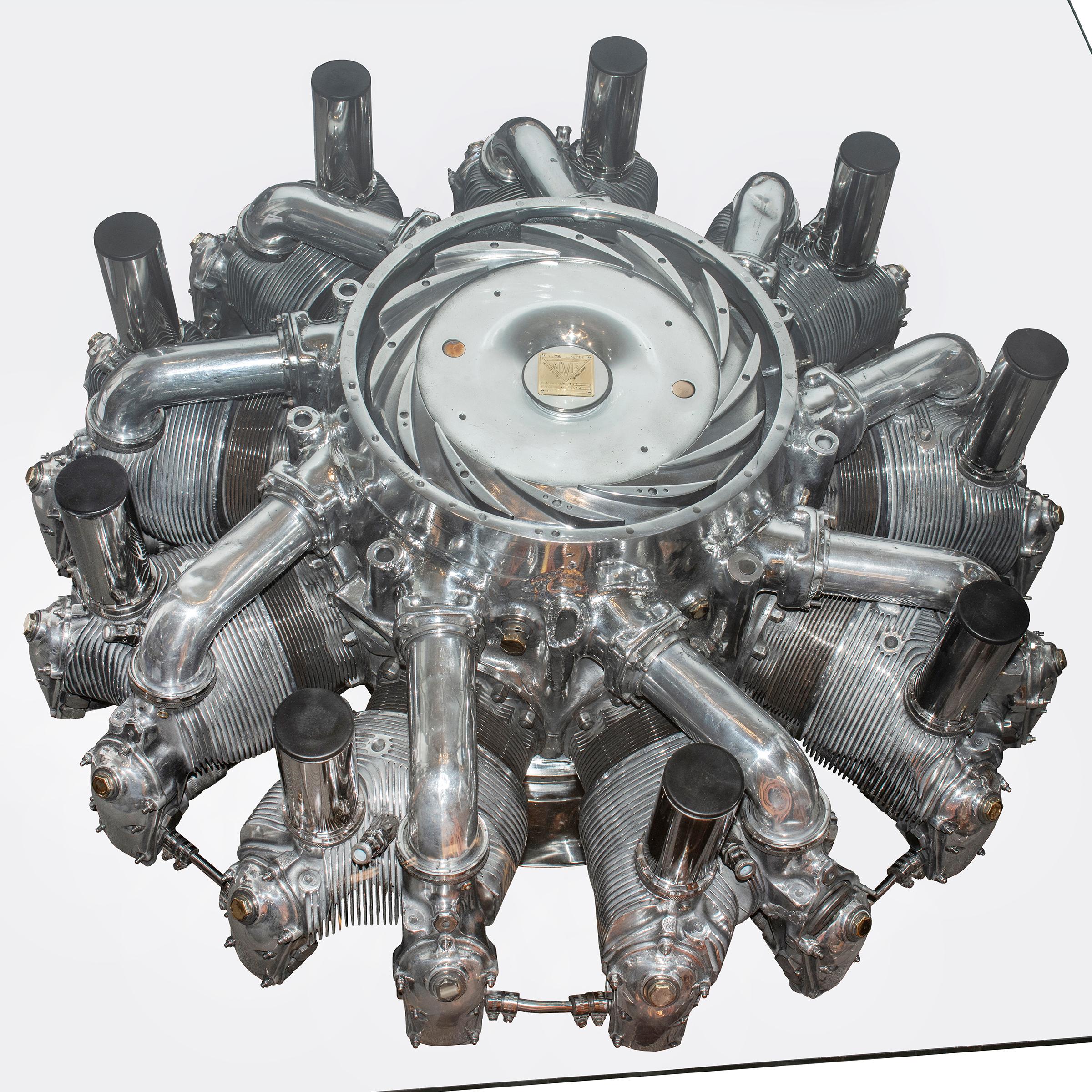 Coffee table aircraft engine Alvis Leonides, made with the
original British air-cooled nine-cylinder radial aero engine
which was first developed by Alvis Car and Engineering
Company in 1936. The engine was made for Hunting Percival
Pembroke