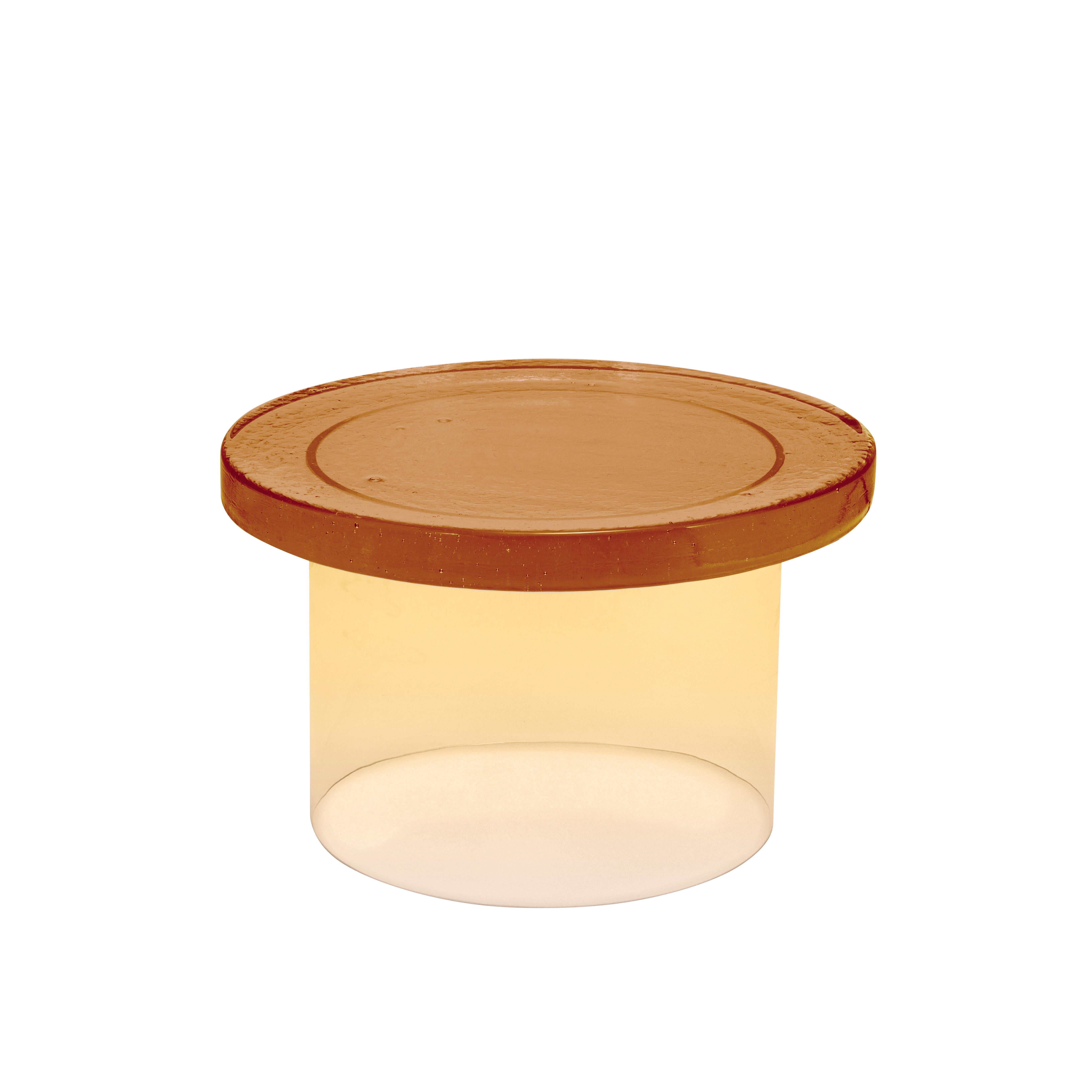 Table basse trois grands ambre Bigli par Pulpo
Dimensions : D56 x H35 cm
MATERIAL : Verre moulé et soufflé à la main

Disponible également en différentes couleurs.

Normalement, le verre est considéré comme un matériau léger aux arêtes vives.