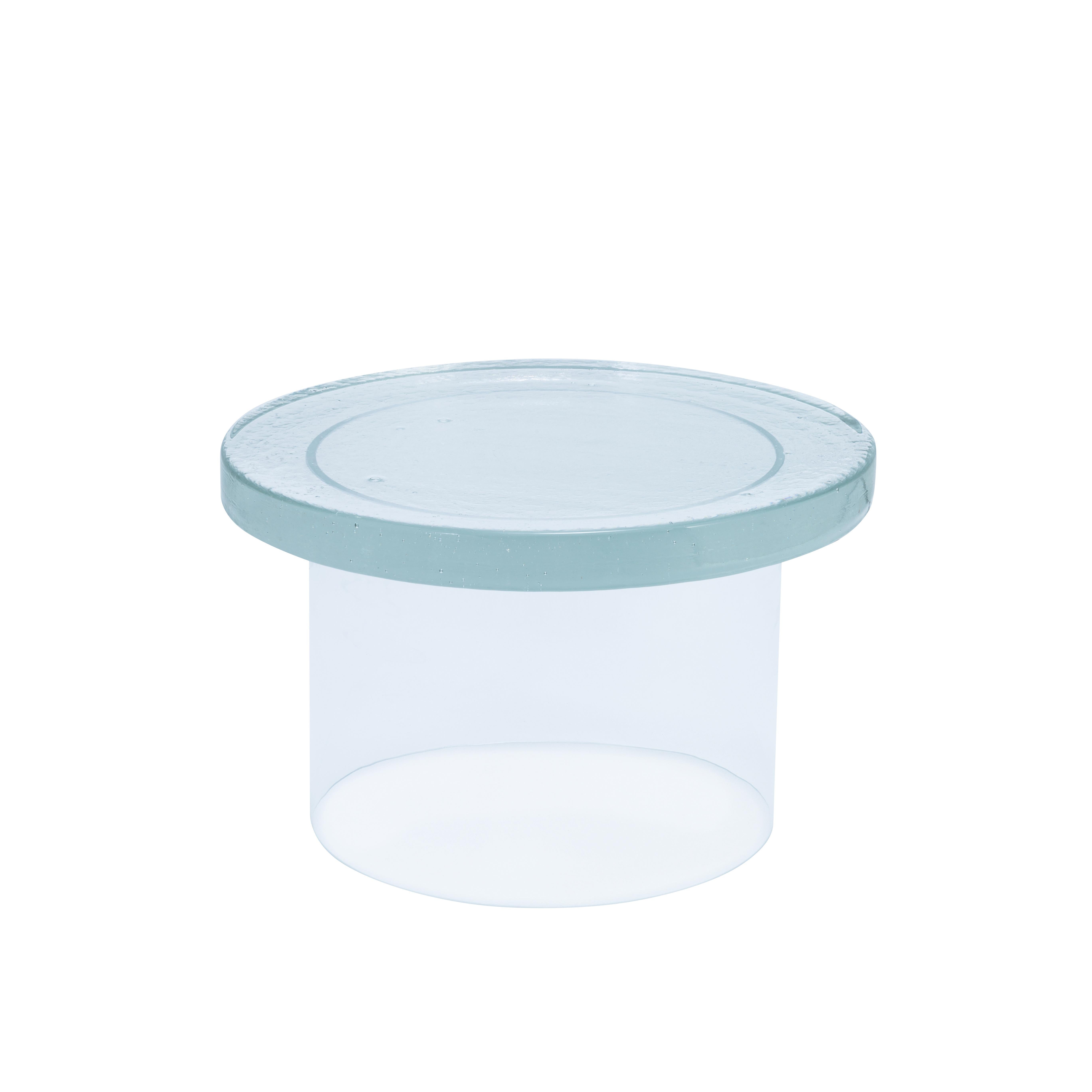 Table basse transparente Alwa three big de Pulpo.
Dimensions : D56 x H35 cm.
MATERIAL : verre moulé et soufflé à la main.

Disponible également en différentes couleurs. 

Normalement, le verre est considéré comme un matériau léger aux arêtes vives.