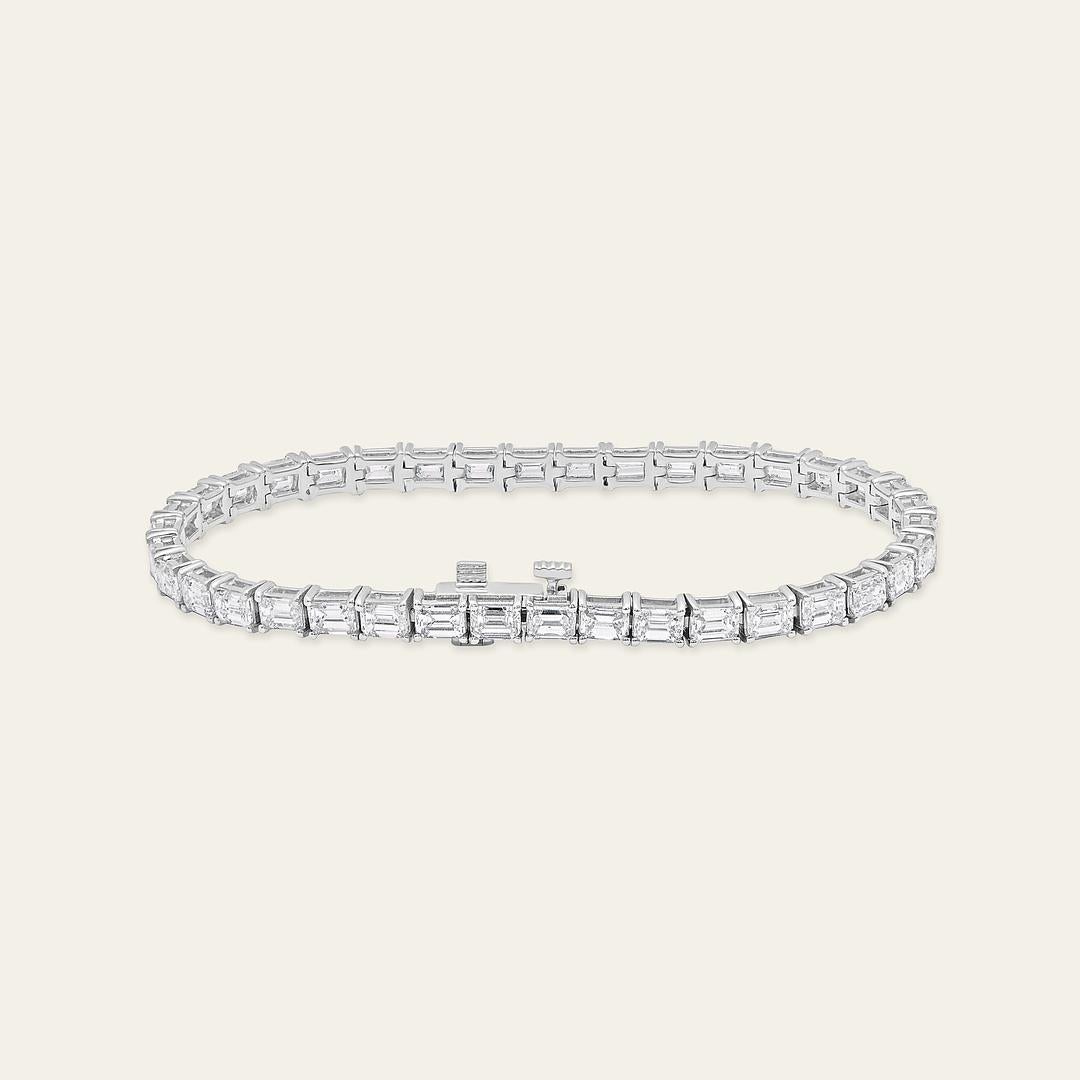 Contemporaneo Bracciale Tennis Alya con diamanti taglio smeraldo da 8 carati in vendita