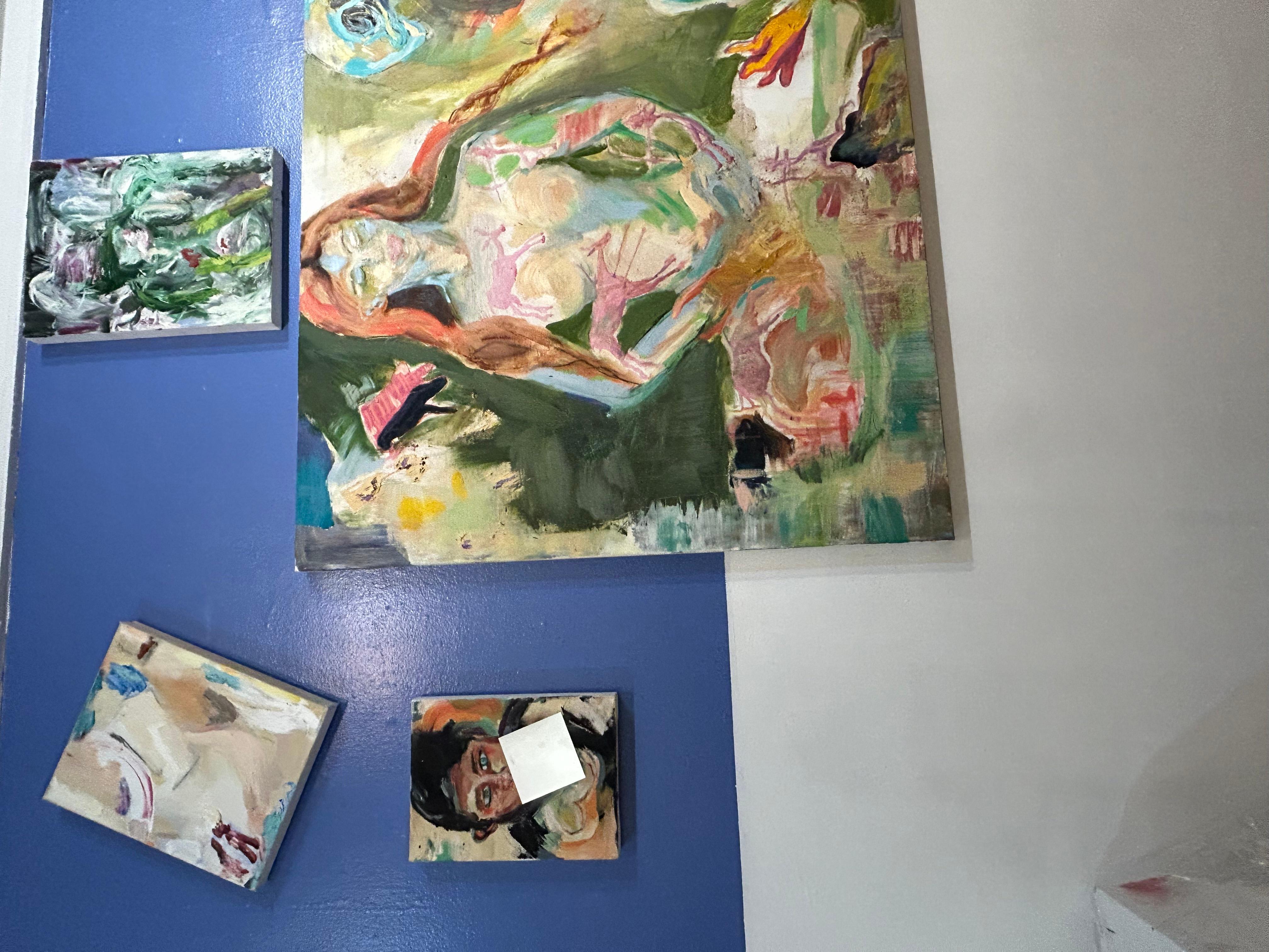 Nacida en el centro de Jersey, Alysha Grace Marko es una pintora afincada en Nueva York y propietaria de la Galería AMRM. Al crecer, Alysha siempre estuvo involucrada en el arte: canto, baile y teatro. Durante su infancia, Alysha se desplazaba