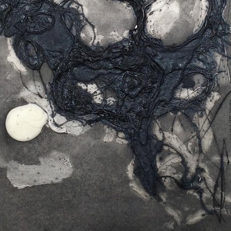 Abstrakte Tinte und Fasern auf Papier in Schwarz und Weiß, „#12“ im Angebot 2