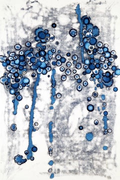 "Serie 9, #04", pittura astratta a inchiostro con punti gocciolanti nei toni del blu.