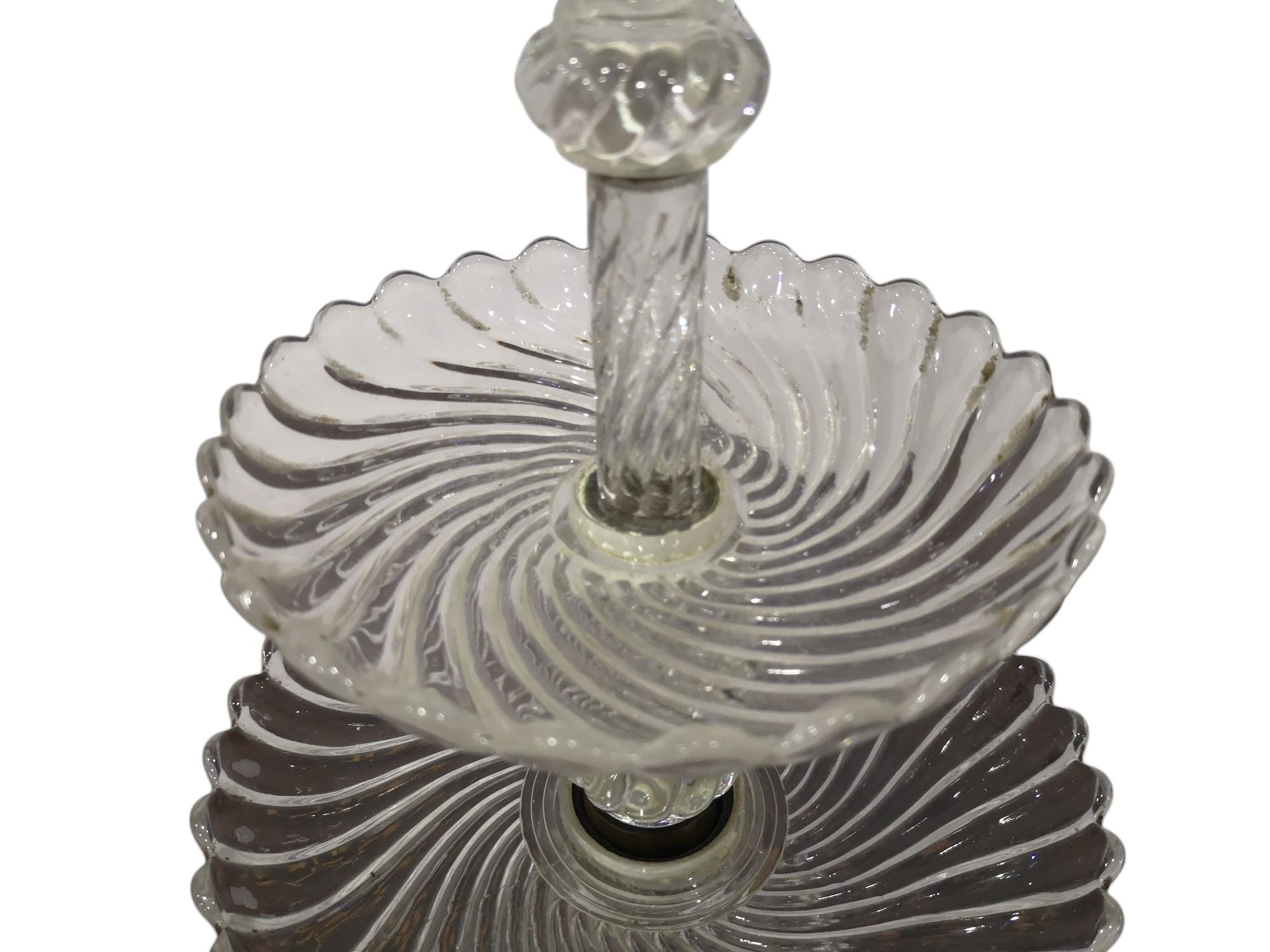 Baccarat Deposè Kristall 2-stufige Steigleiter
1920er Jahre in sehr gutem Zustand.
Die Messungen der Steigleitung 
Höhe 45 cm
Basisbreite cm 16
Erste Ebene Breite cm 20
Zweite Ebene Breite cm 16
