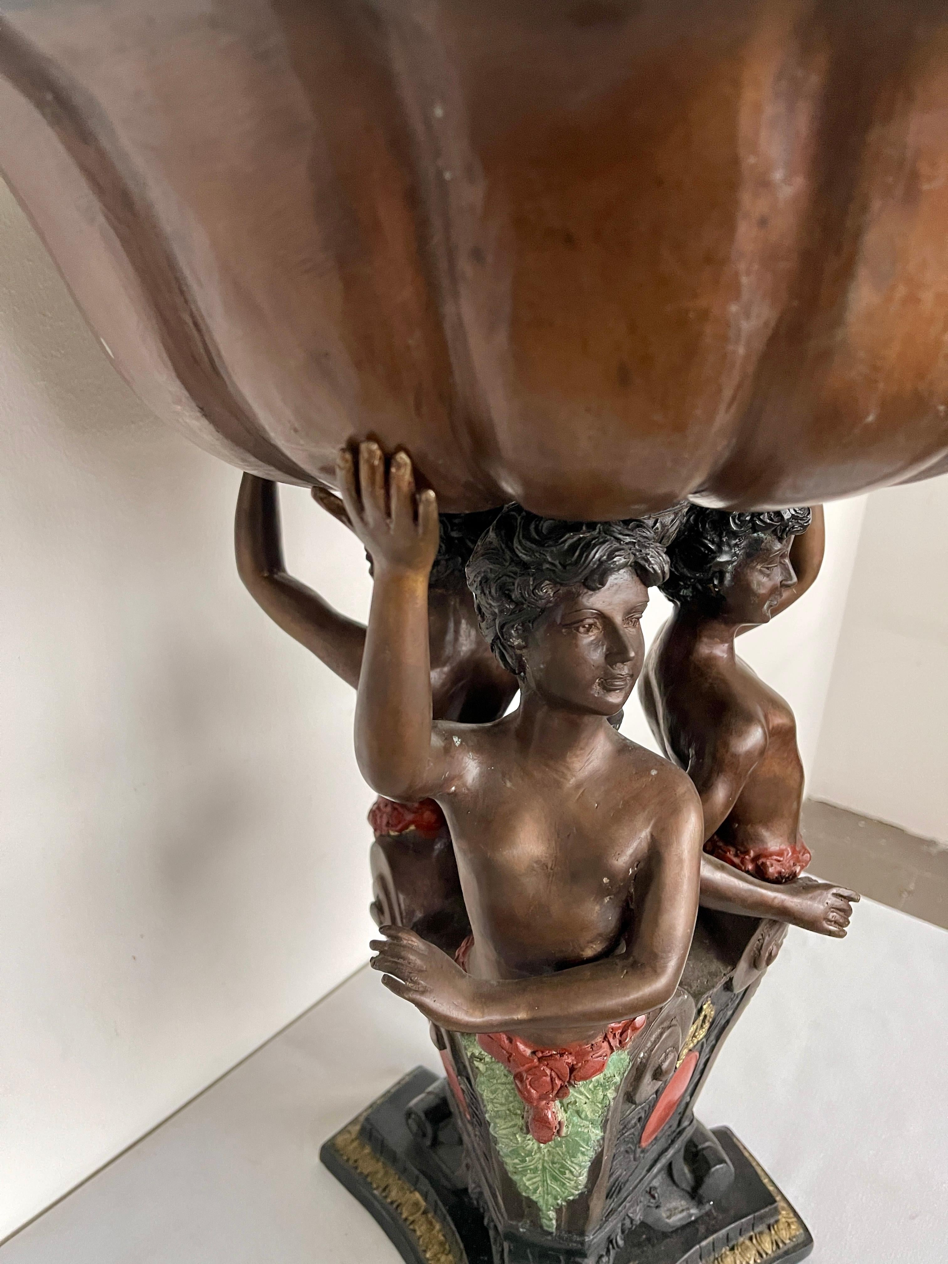 Alzata in bronzo con scultura di putti del XX secolo in vendita 8
