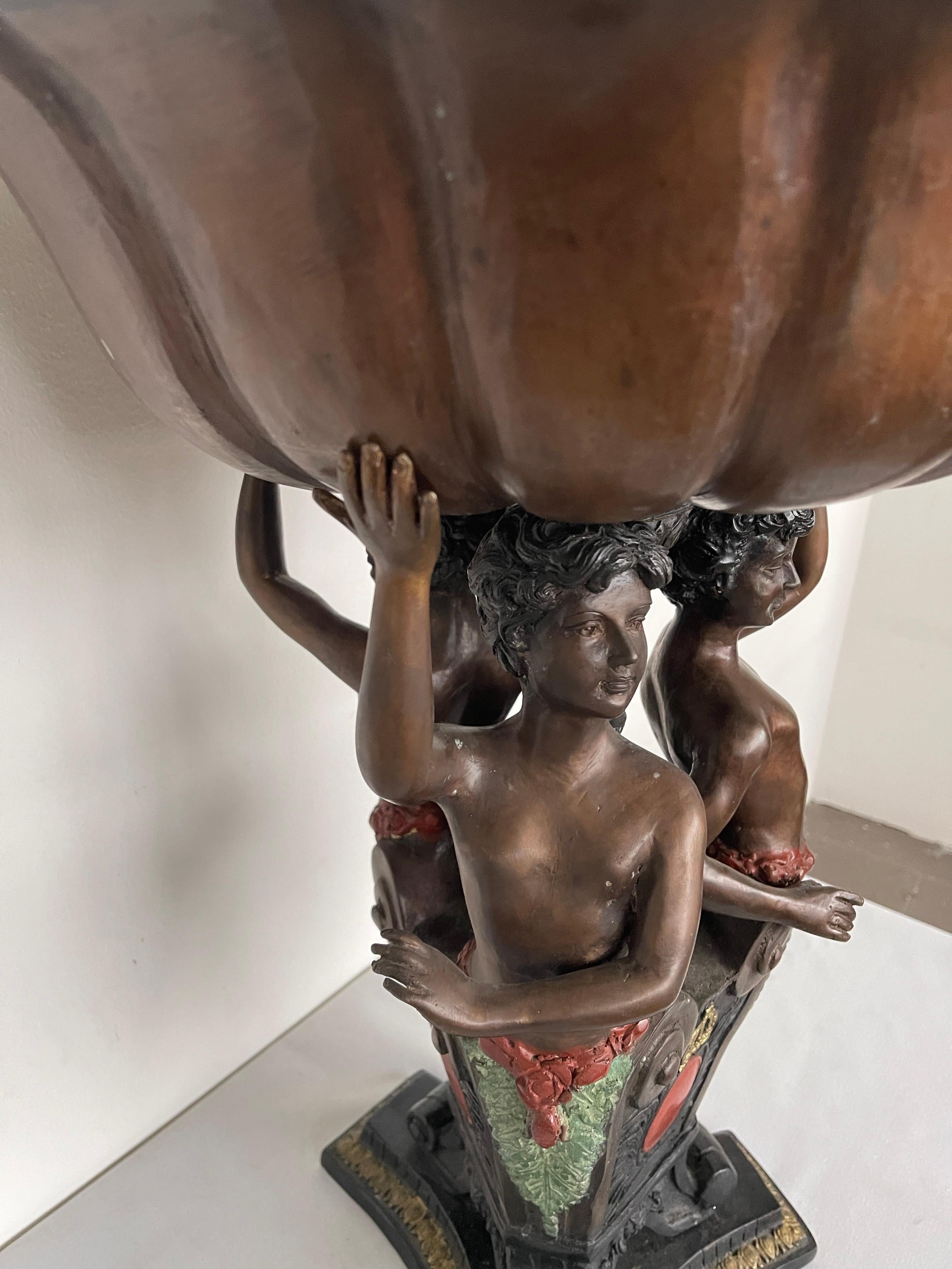 Art Nouveau Alzata in bronzo con scultura di putti del XX secolo in vendita
