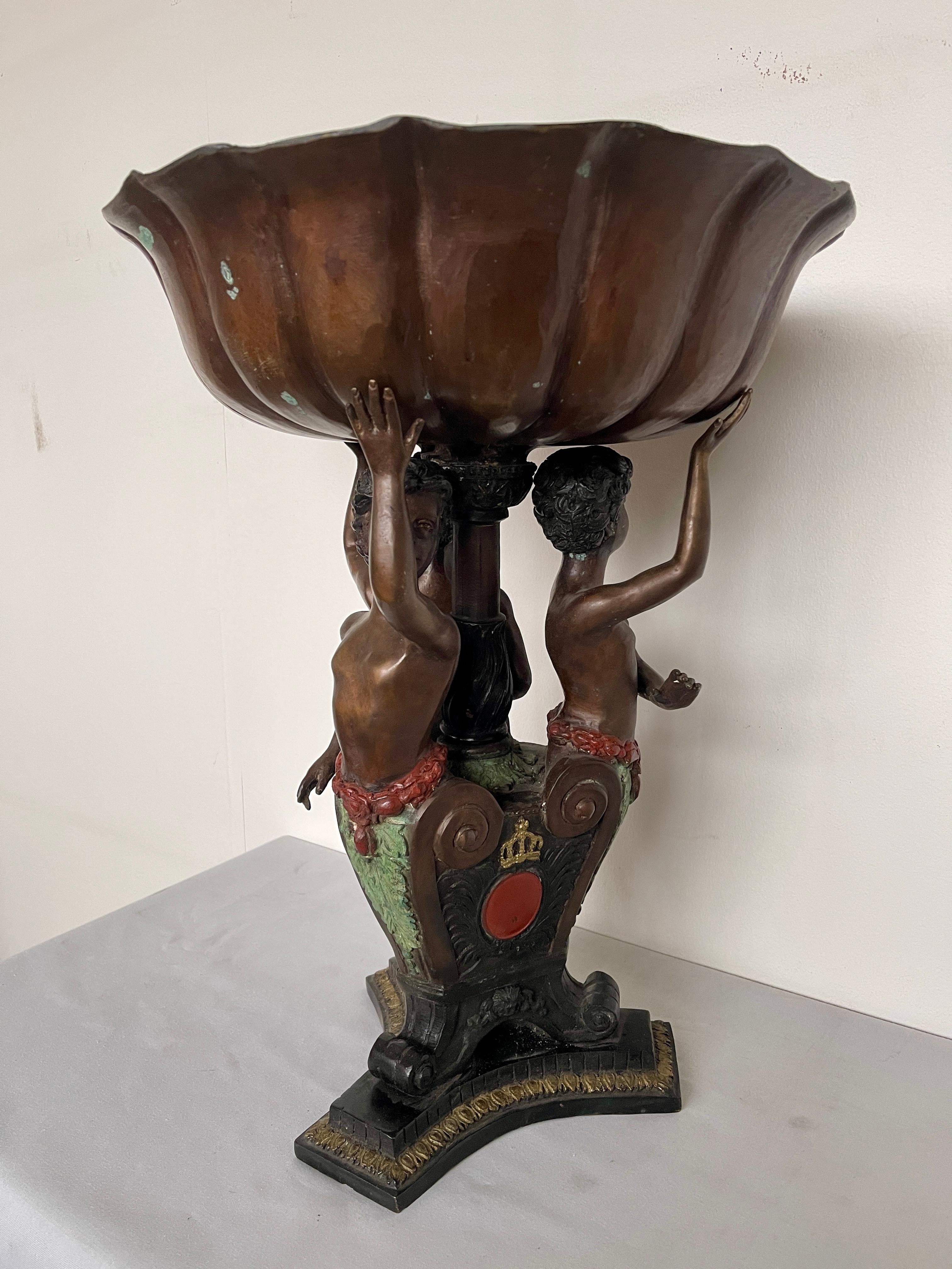 Alzata in bronzo con scultura di putti del XX secolo In condizioni buone in vendita a Cantù, IT