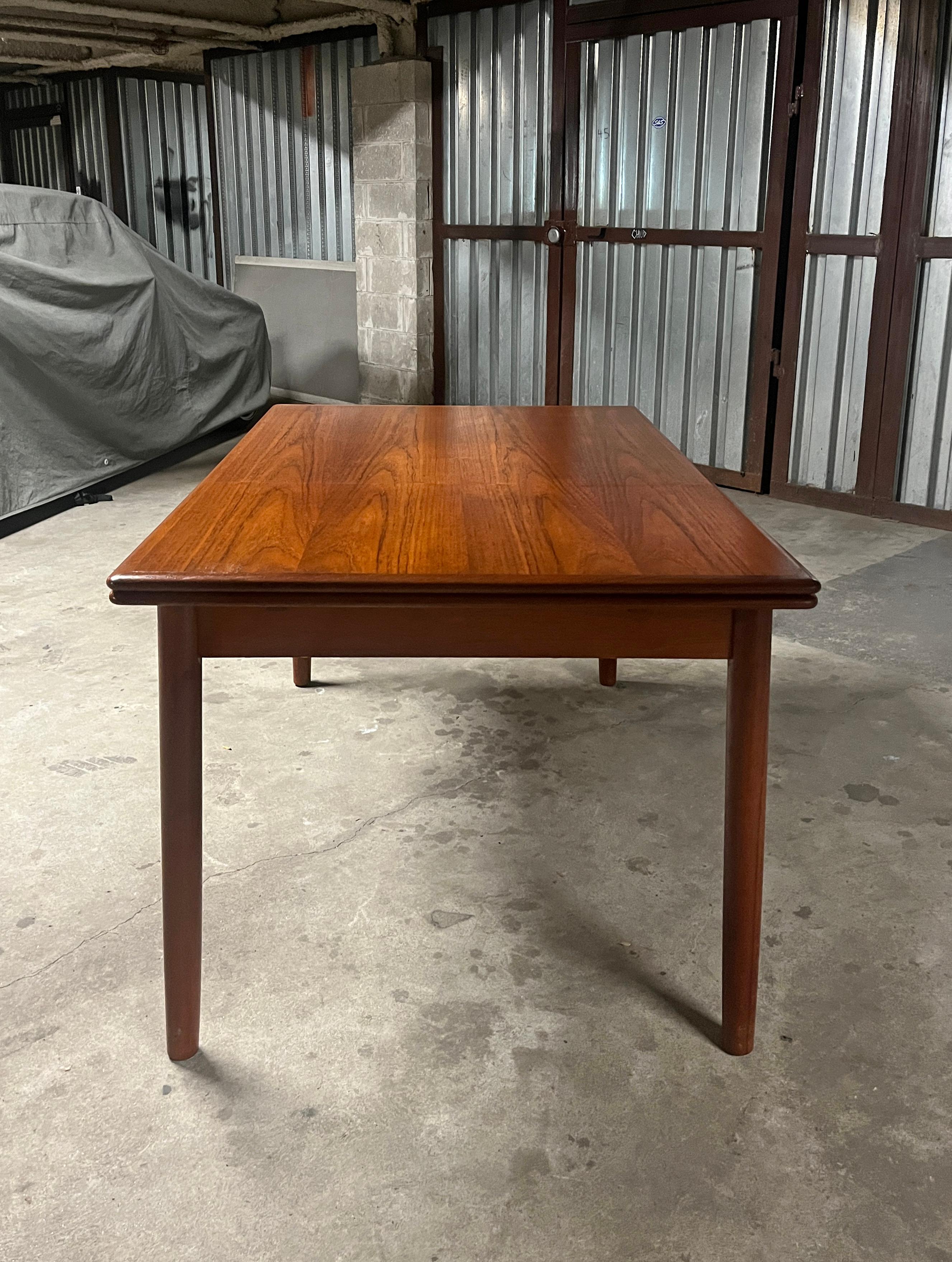 Am Mobler Danish Modern Teak Extending Dining Table, 1960s In Excellent Condition In Brooklyn, NY
