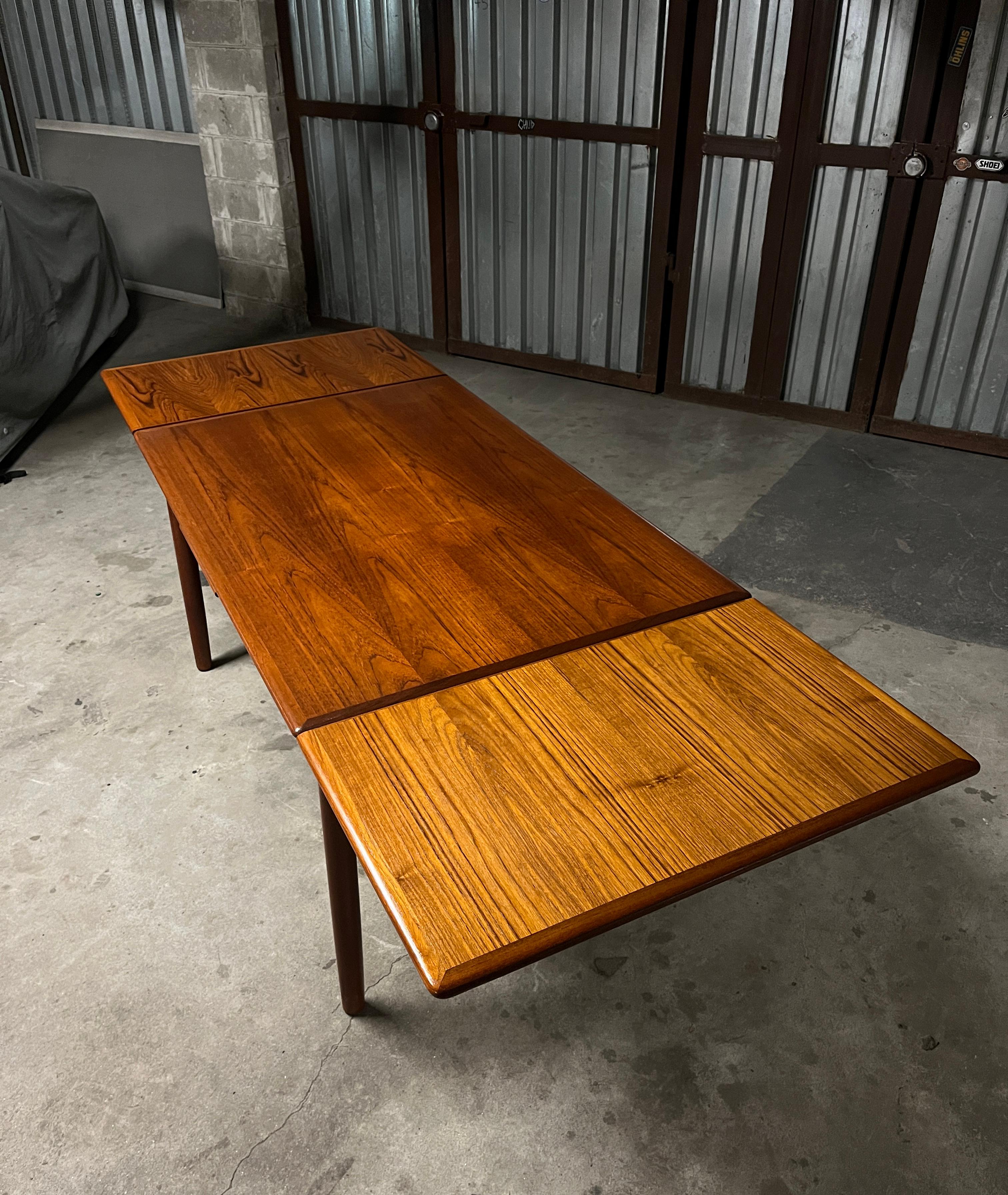 Am Mobler Danish Modern Teak Extending Dining Table, 1960s 1