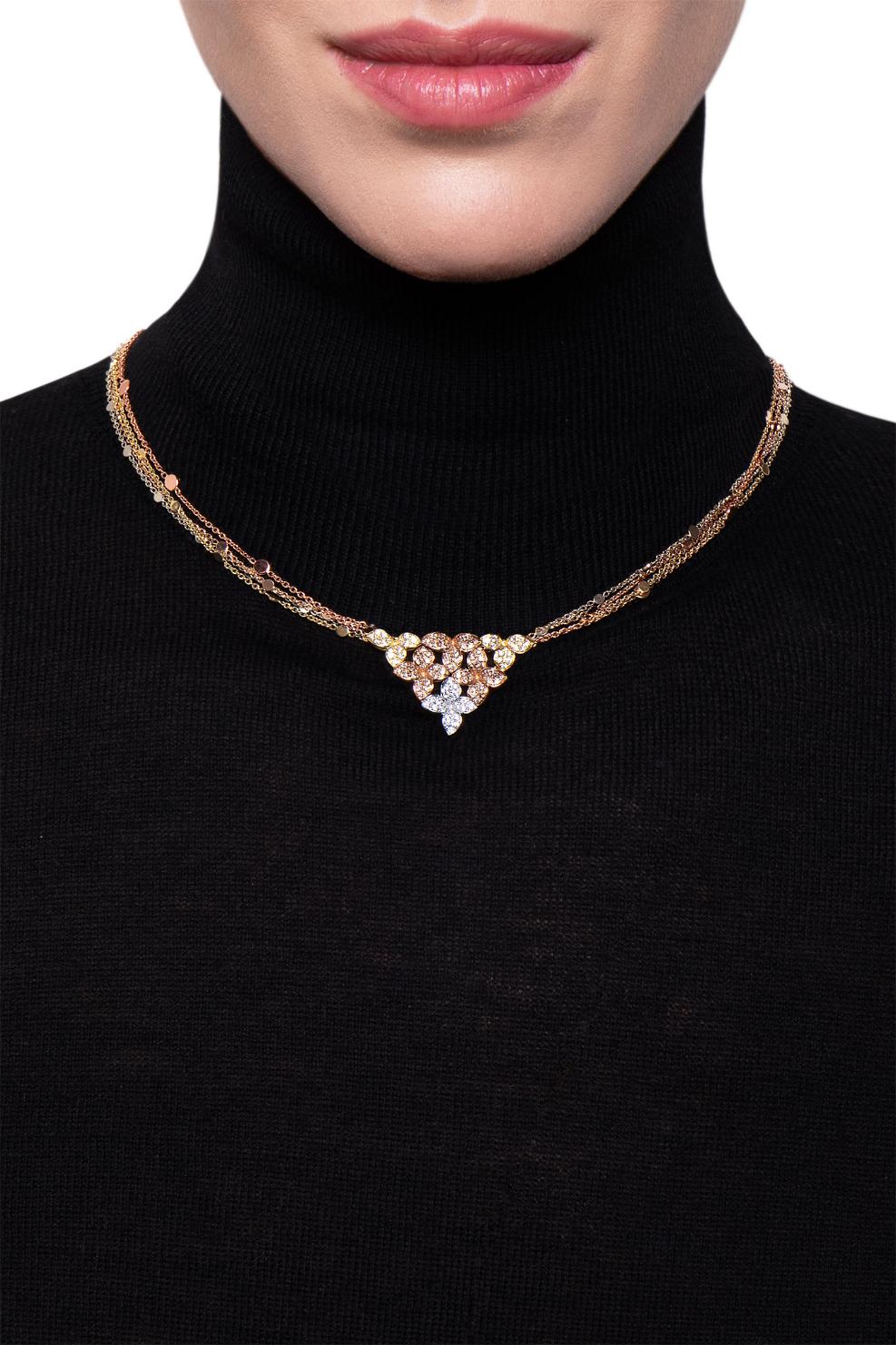 Ama, a word of colours and sentiments, embodiment of a shape that symbolises the female and femininity: the triangle. Talisman of the goddesses, it is a symbol that sends a message of warmth, representing the chalice, a place of receiving.
 The
