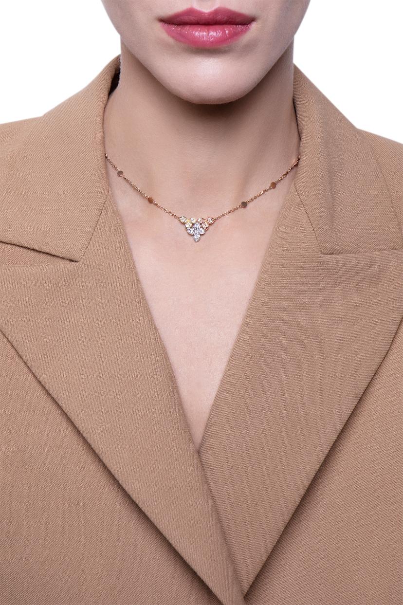 Ama, a word of colours and sentiments, embodiment of a shape that symbolises the female and femininity: the triangle. Talisman of the goddesses, it is a symbol that sends a message of warmth, representing the chalice, a place of receiving.
 The