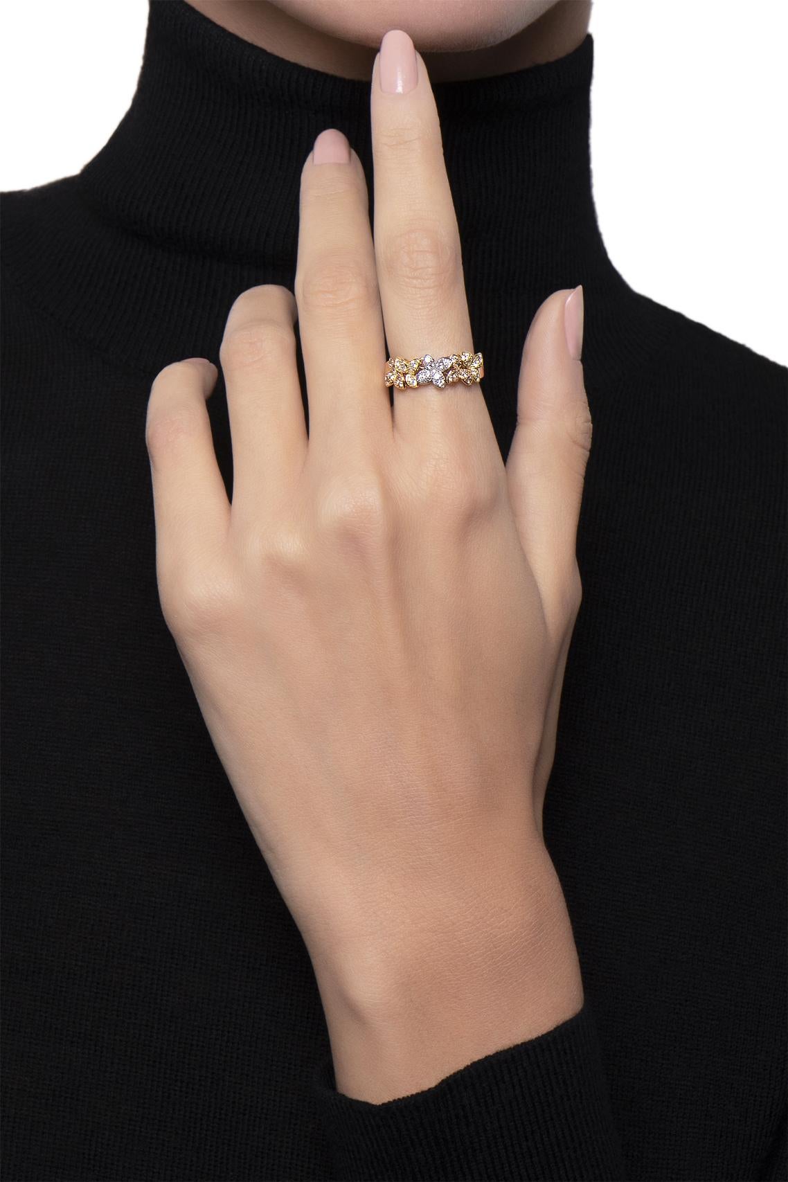 Ama, a word of colours and sentiments, embodiment of a shape that symbolises the female and femininity: the triangle. Talisman of the goddesses, it is a symbol that sends a message of warmth, representing the chalice, a place of receiving.
 The