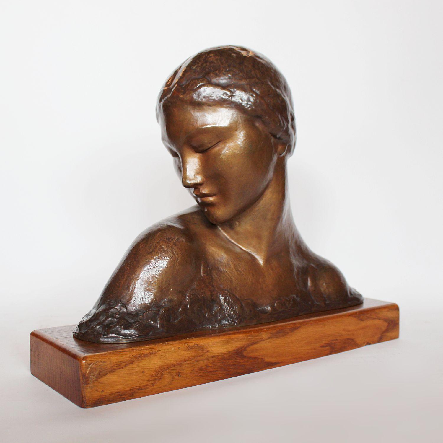 An Art Deco, patinated bronze bust of a young lady, head to one shoulder. Set over a freestanding wooden plinth. Signed A. Gennarelli to cast.

Artist: Amadeo Gennarelli (1880-1943)

 