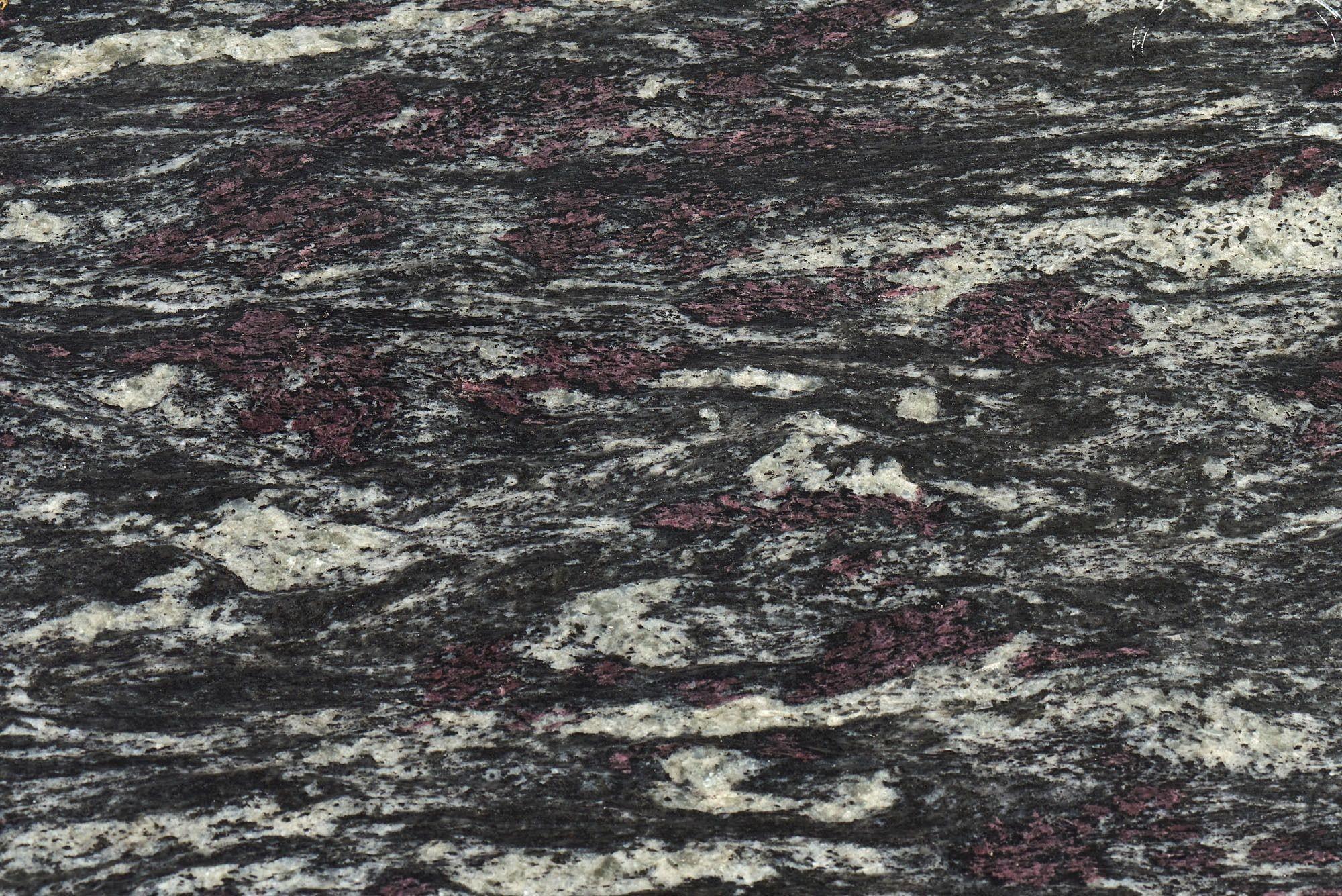 Brésilien Table de salle à manger Amadeus en granit avec plateau en forme de quadrilobe, Brésil en vente