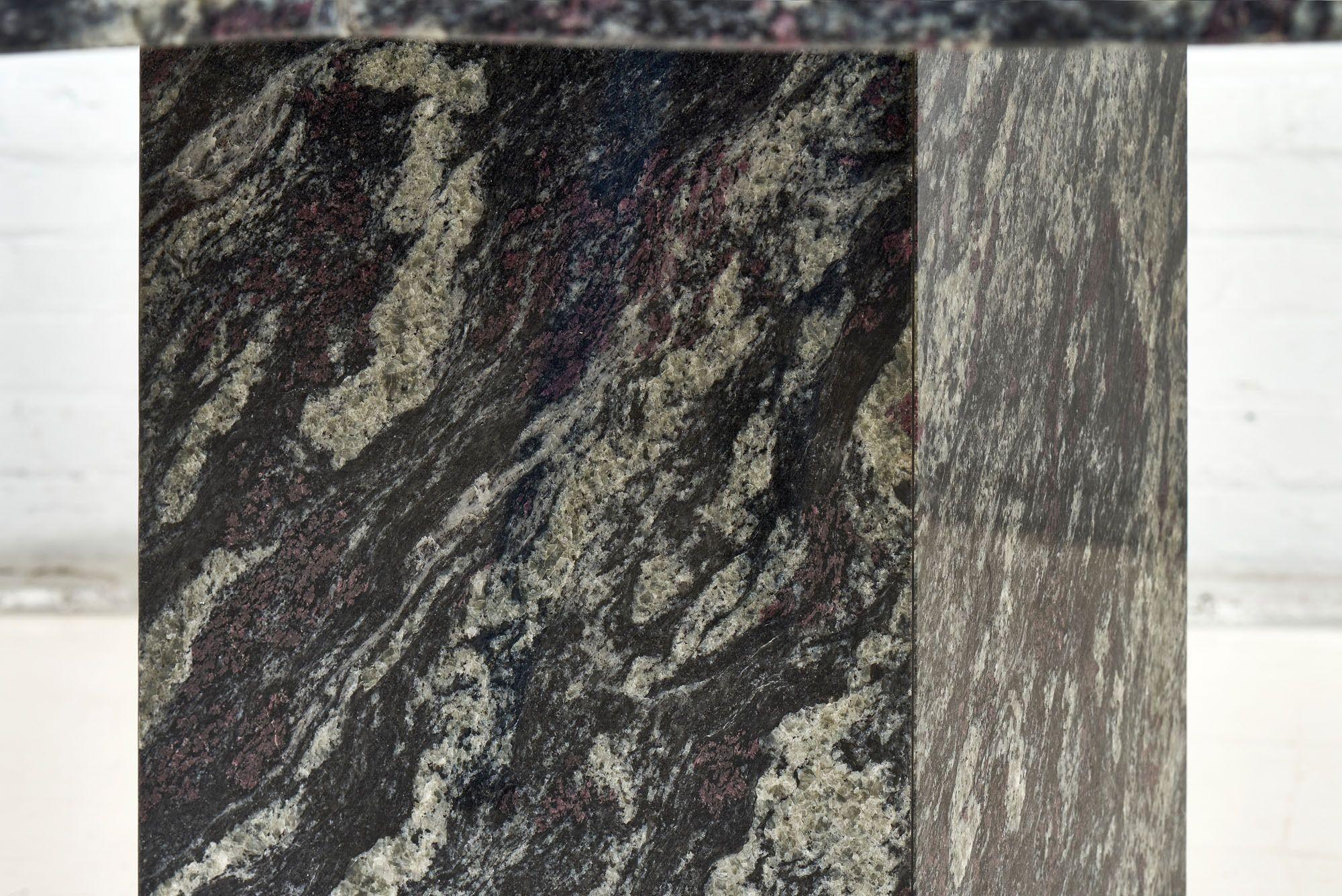 Amadeus Granit-Esstisch mit Quatrefoil-Formplatte, Brasilien im Angebot 2