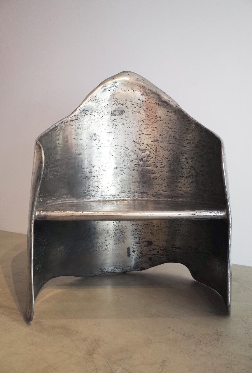 Français Chaise Amaia en Aluminium Brass Mixed Resine on Inox par Atelier Ellery en vente