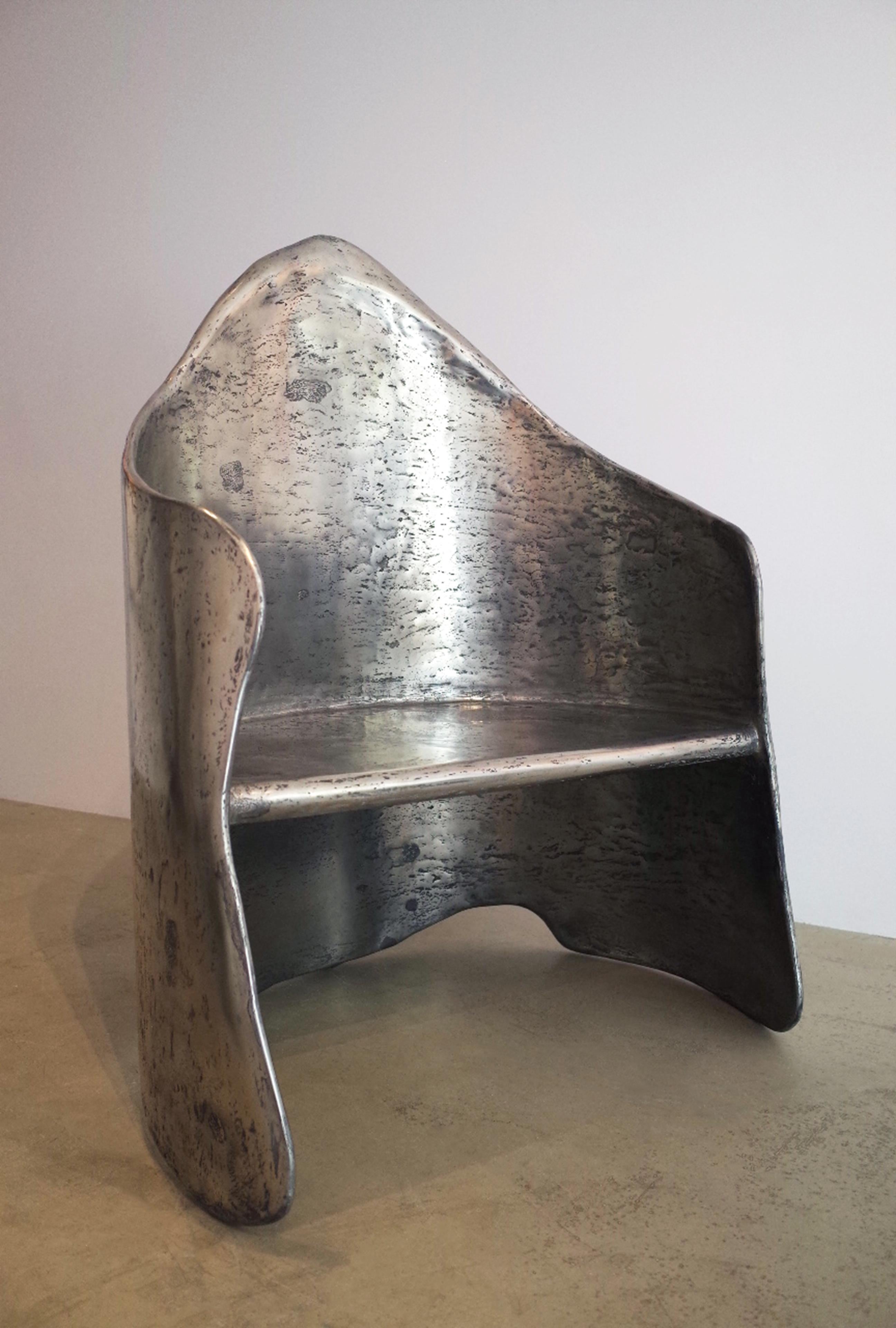 Chaise Amaia en Aluminium Brass Mixed Resine on Inox par Atelier Ellery Neuf - En vente à Geneve, CH
