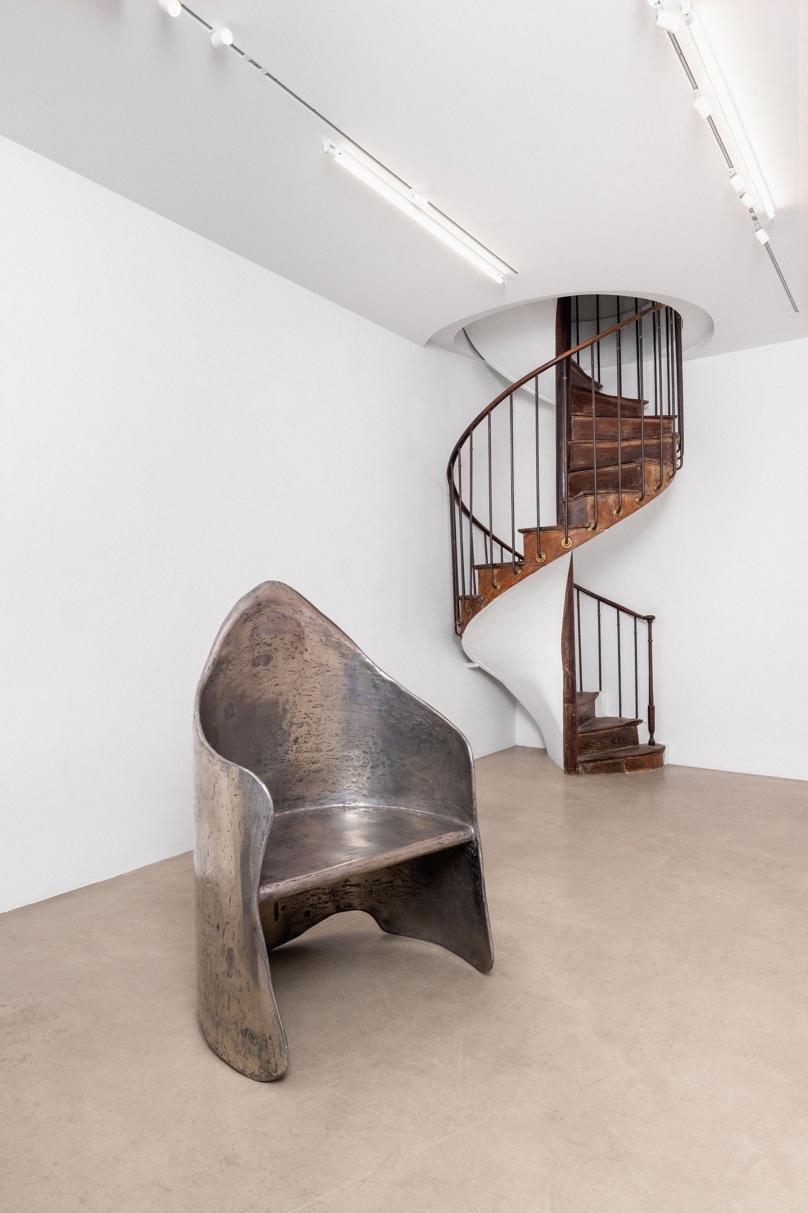 XXIe siècle et contemporain Chaise Amaia en Aluminium Brass Mixed Resine on Inox par Atelier Ellery en vente