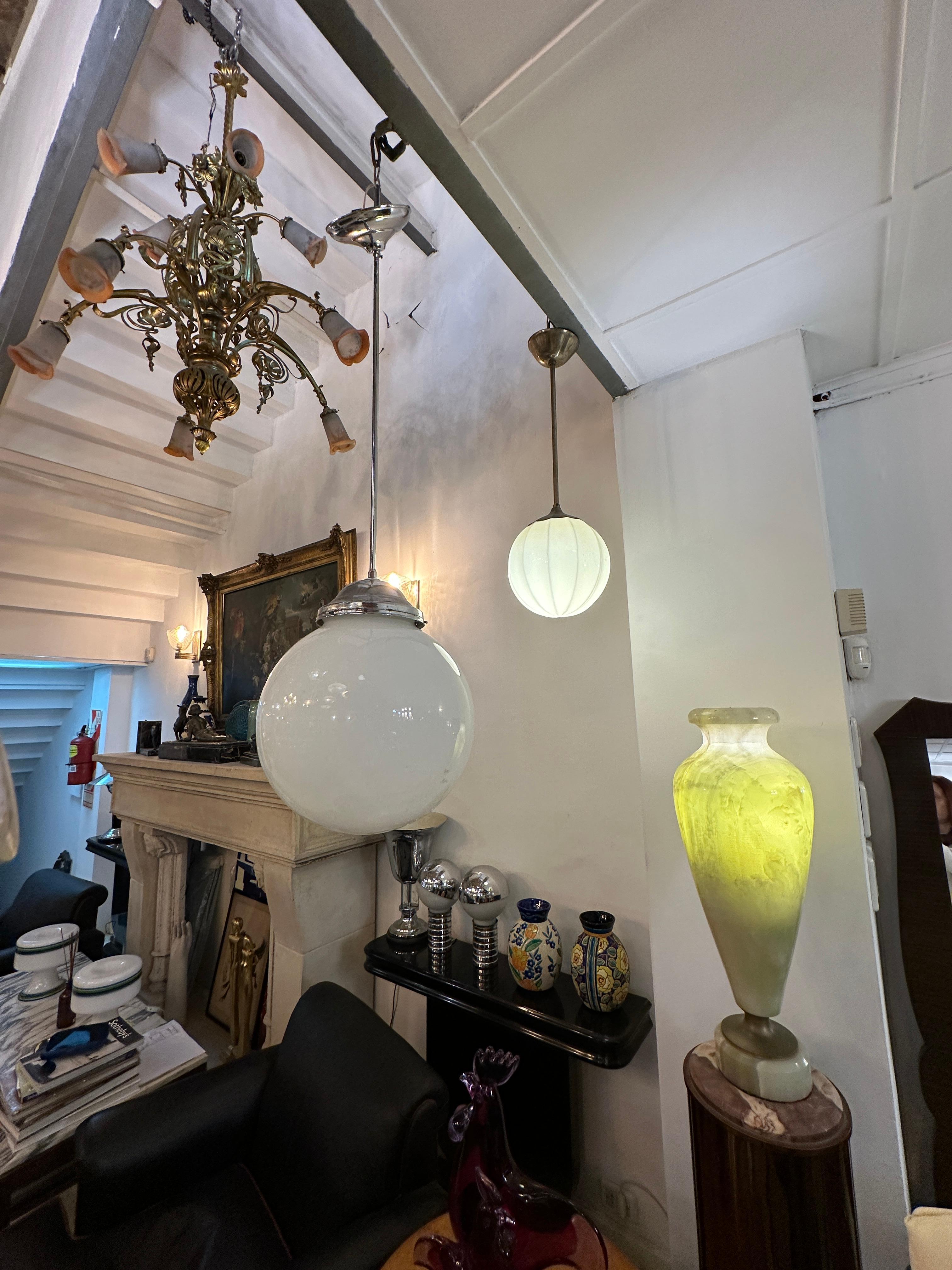 Amaizing Art-Déco-Tischlampe aus Marmor, 1920, hergestellt in Frankreich im Zustand „Gut“ im Angebot in Ciudad Autónoma Buenos Aires, C