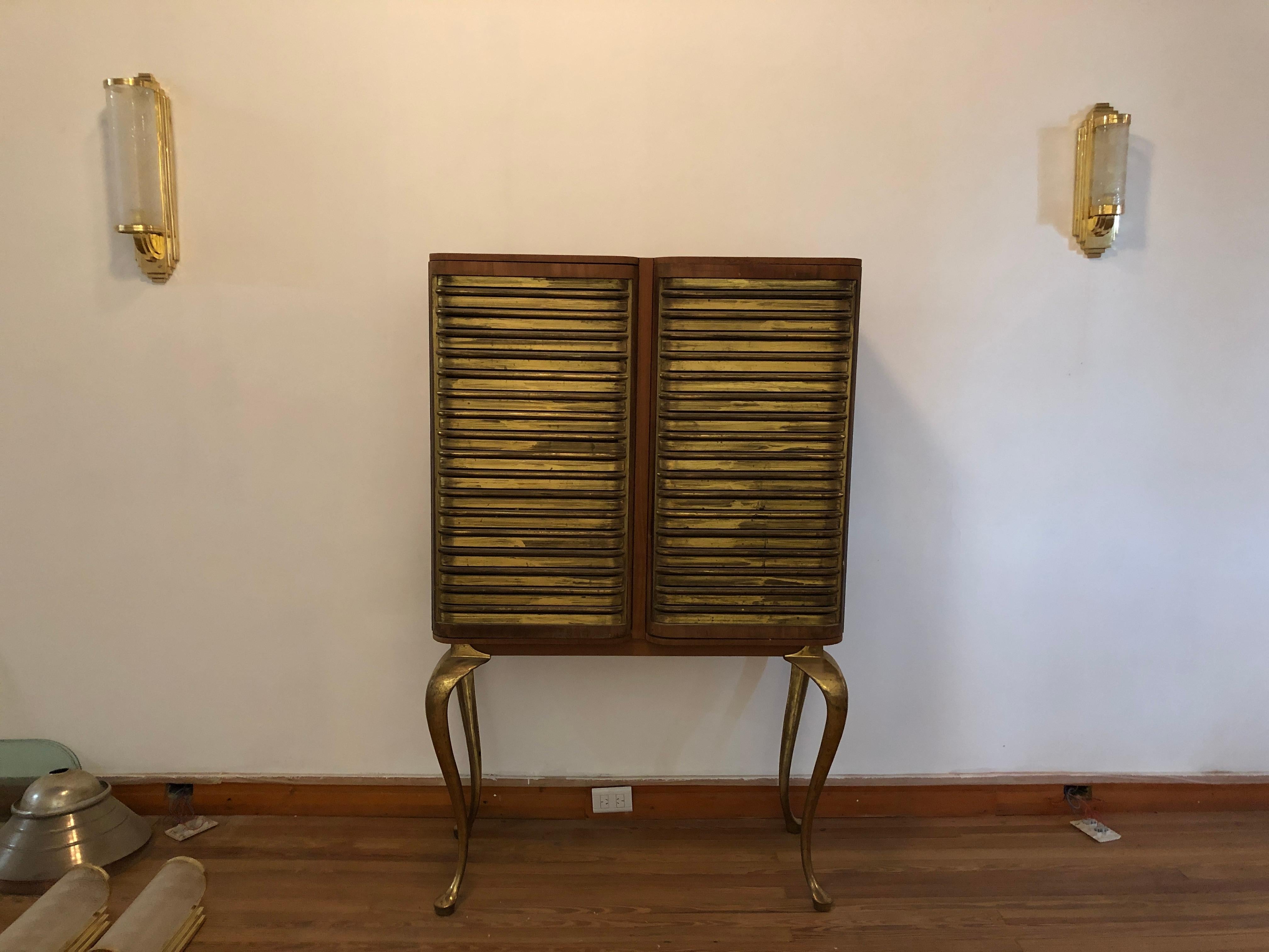 Amaizing Bar 

Material: bronze and wood 
Style: Art Deco
Country: Italy
If you want to live in the golden years, this is the bar that your project needs.
We have specialized in the sale of Art Deco and Art Nouveau and Vintage styles since 1982.If