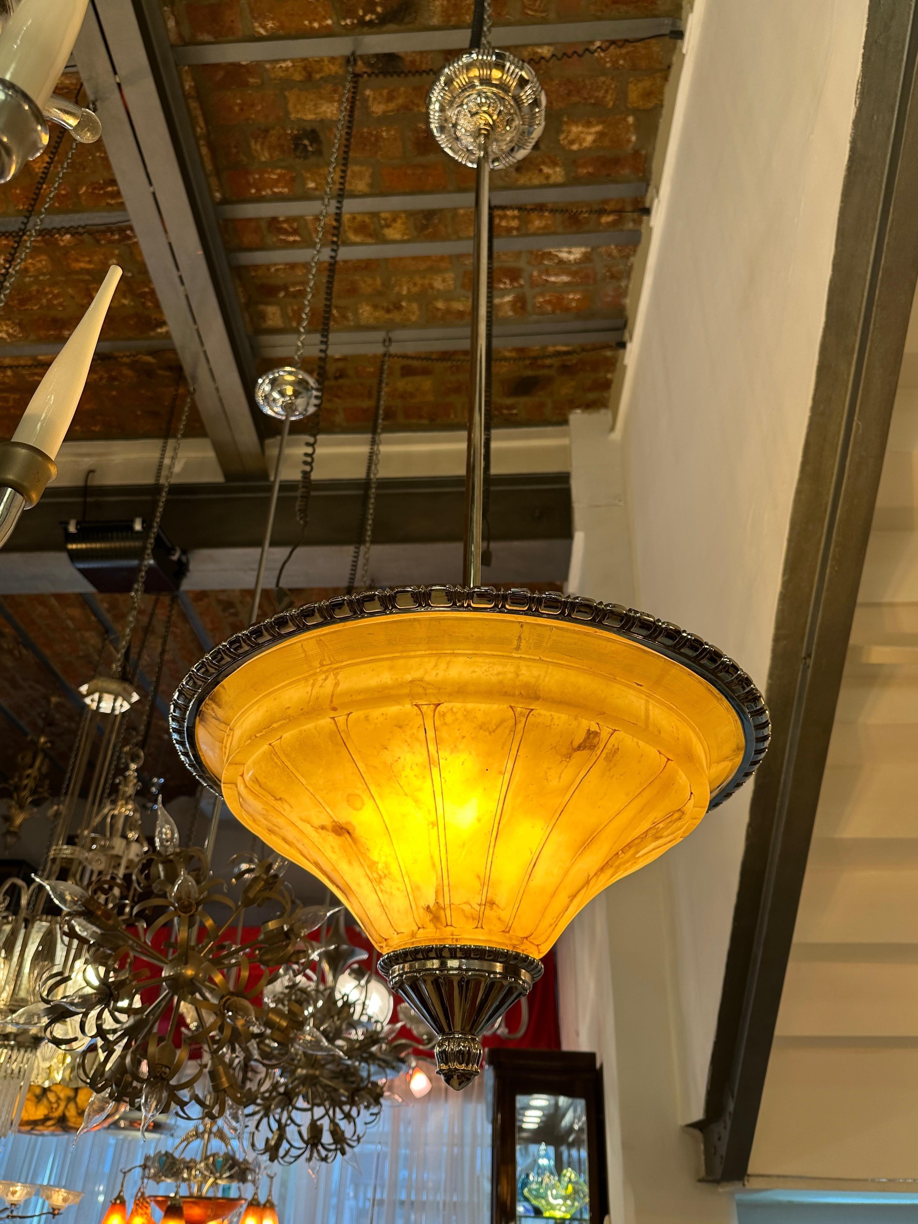 Amazing chandelier Art Deco 

If you have problems to the hight, We can cut the barral, at the indicated height (free of charge)
Style: Art Deco
Year: 1920
Material: Alabaster and silver plated bronze
To take care of your property and the lives of