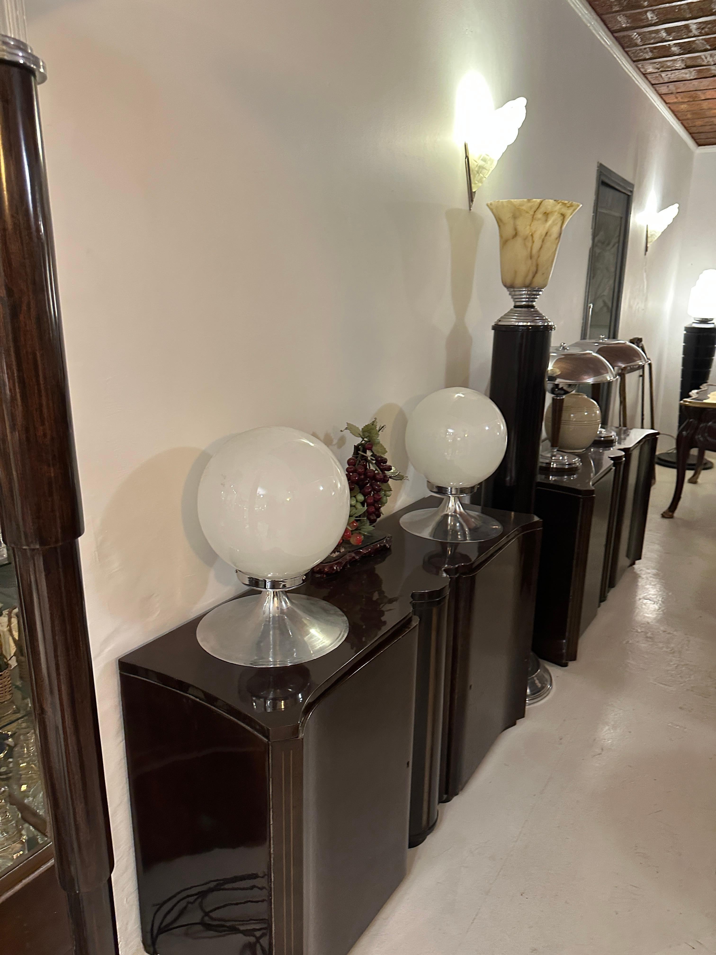 Amaizing Pair of Art Deco Table Lamps in opaline and chrome, German, 1930 For Sale 6