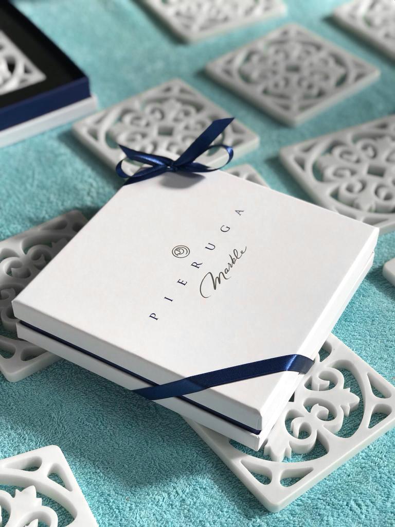 Posavasos Barware Blanco Mármol de Carrara Patrón Majolica Hecho a Mano Italia Coleccionable Siglo XXI y contemporáneo en venta