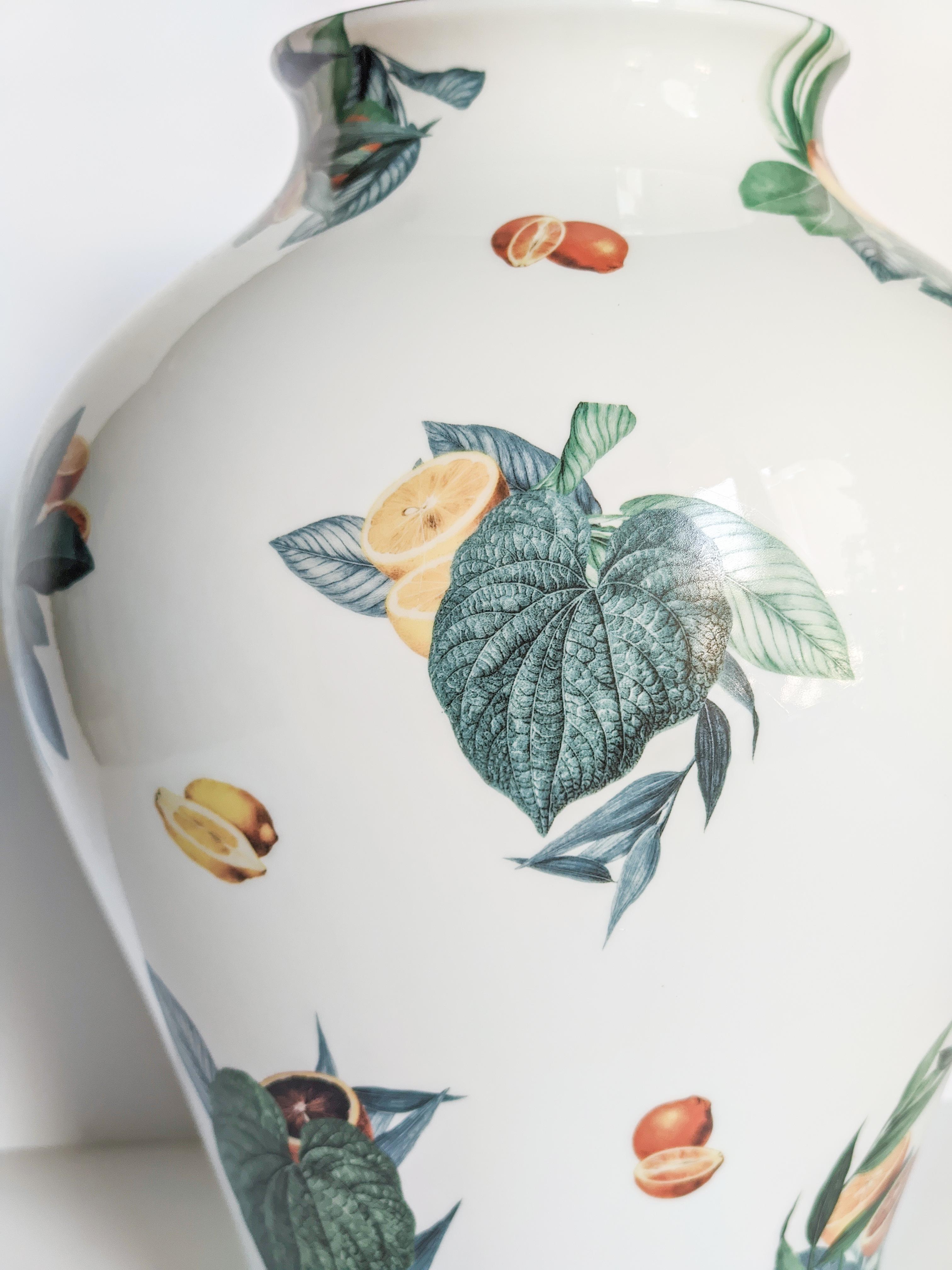 italien Amalfi:: vase contemporain en porcelaine avec motif décoratif par Vito Nesta en vente
