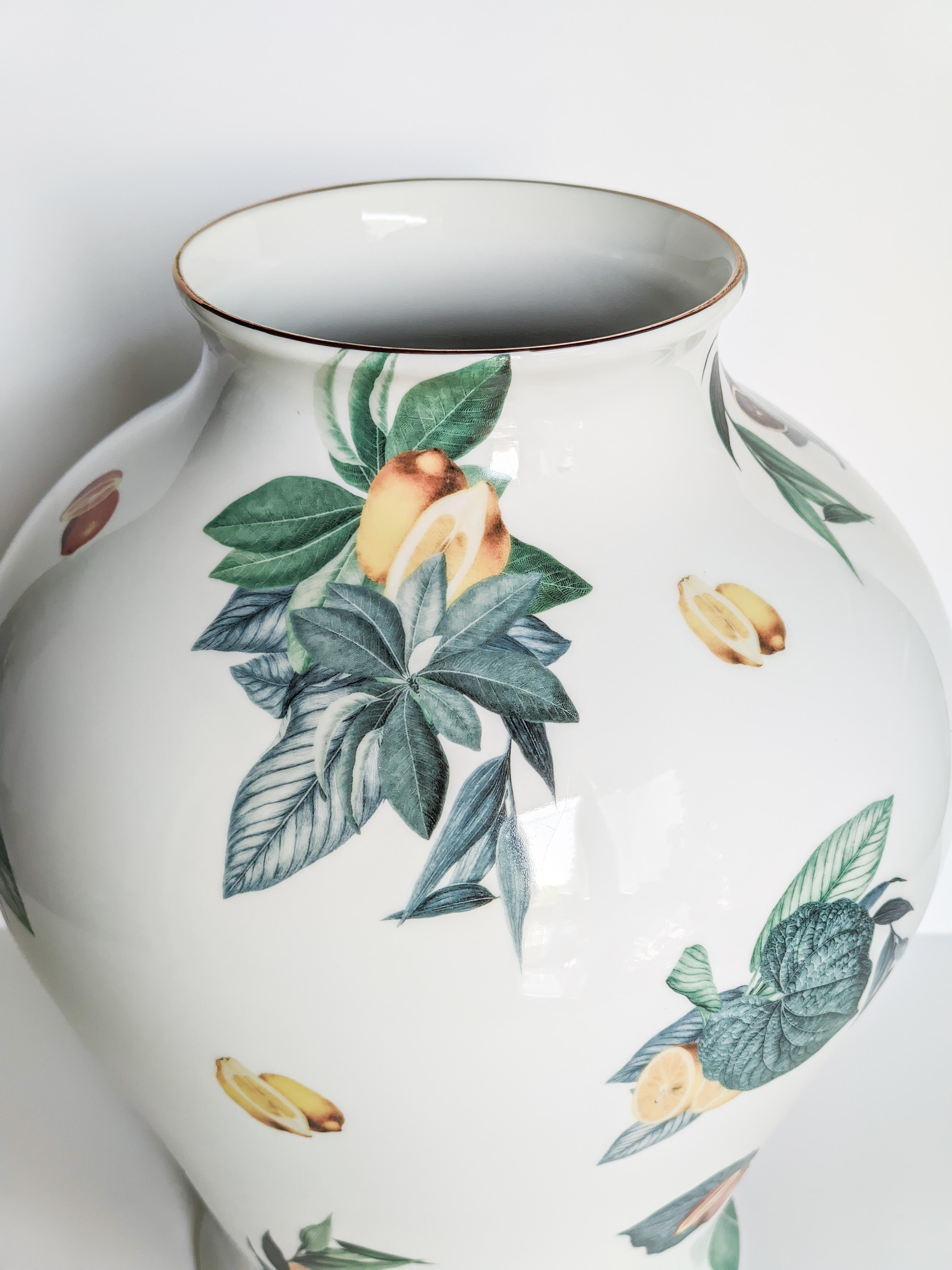 Amalfi:: vase contemporain en porcelaine avec motif décoratif par Vito Nesta Neuf - En vente à Milano, Lombardia
