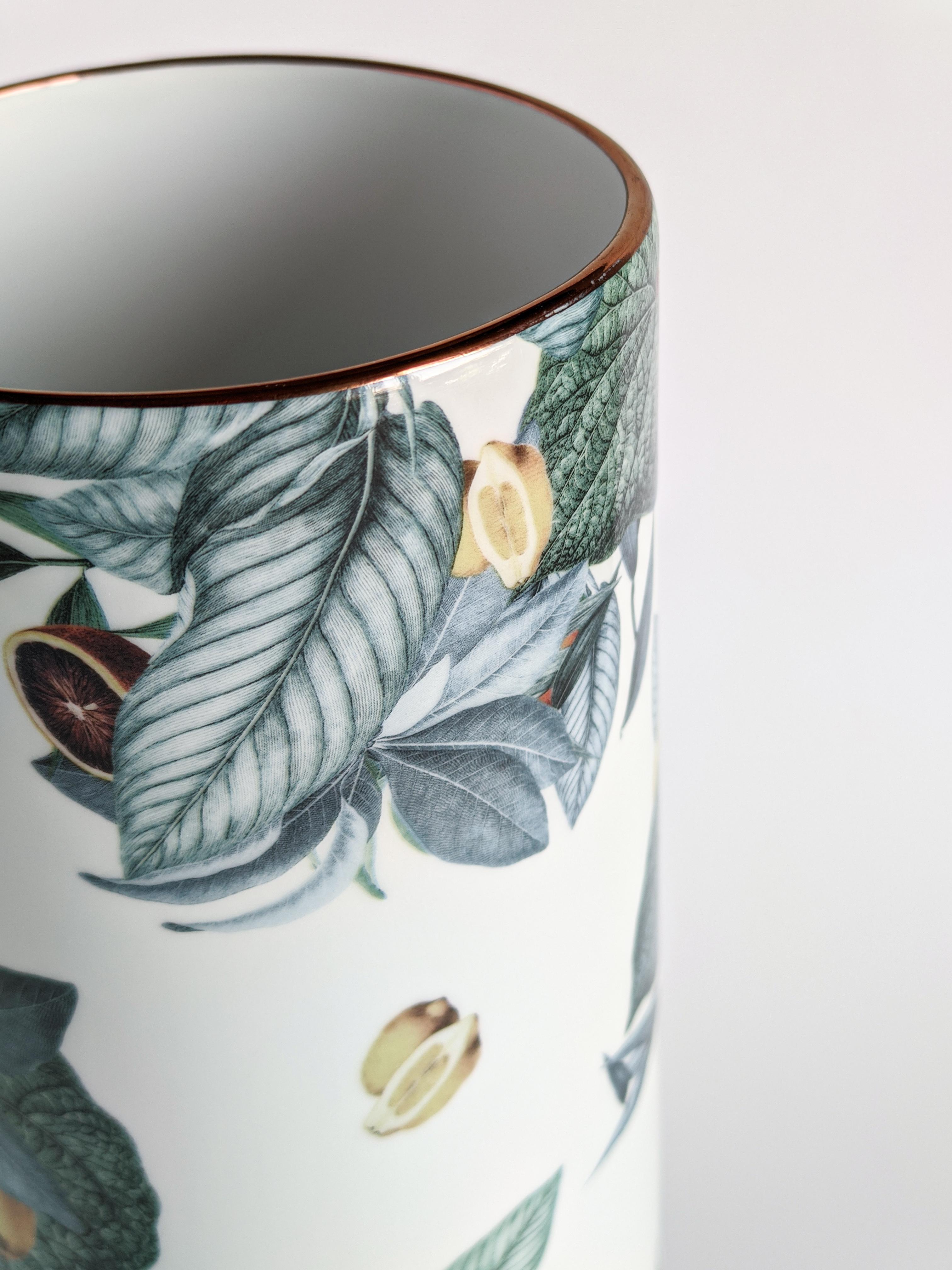 Amalfi, Contemporary Porcelain Vase with Decorative Design by Vito Nesta For Sale 1