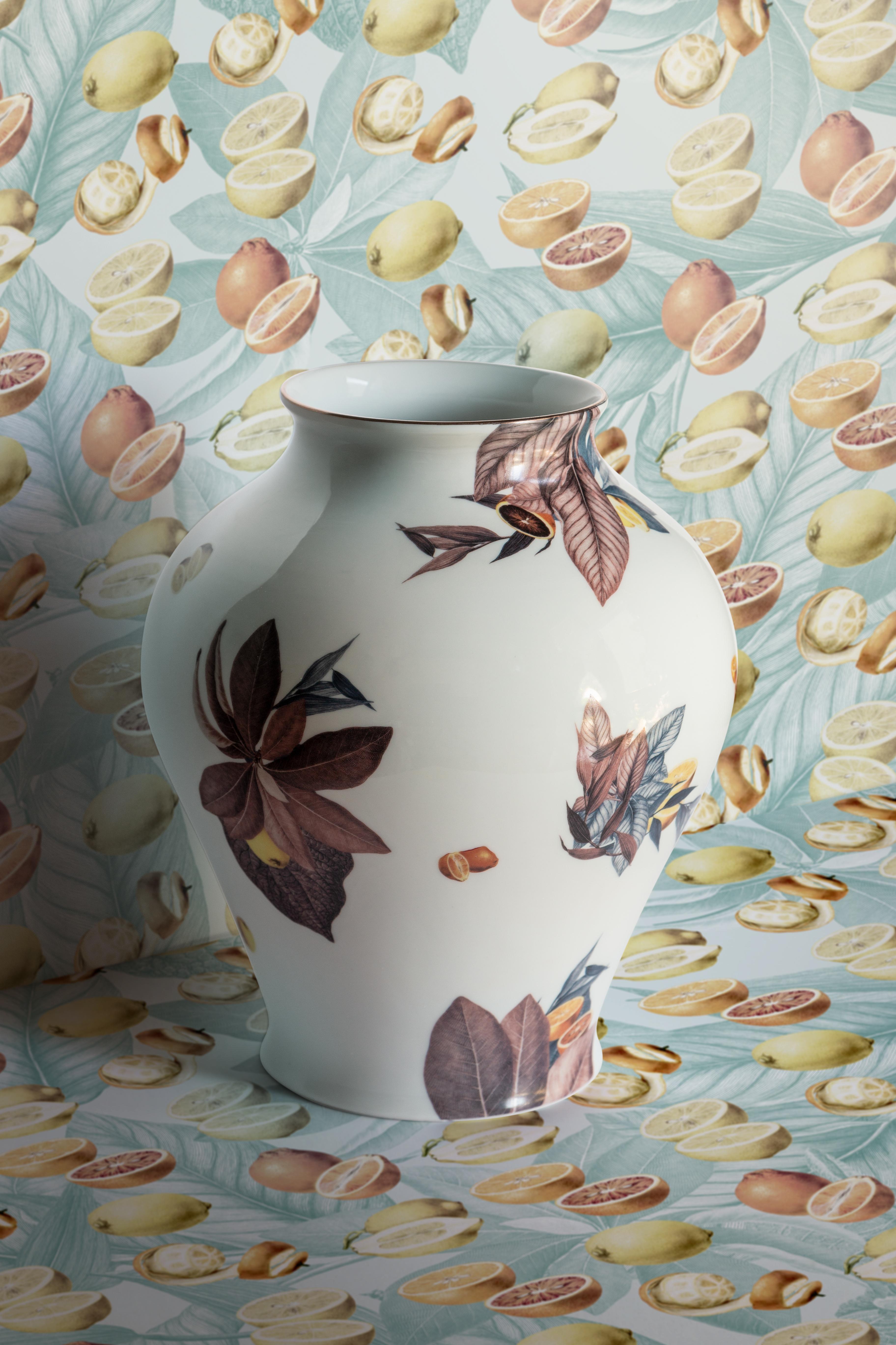Amalfi, Contemporary Porcelain Vase with Decorative Design by Vito Nesta In New Condition For Sale In Milano, Lombardia