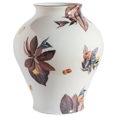 Amalfi:: vase contemporain en porcelaine avec motif décoratif par Vito Nesta