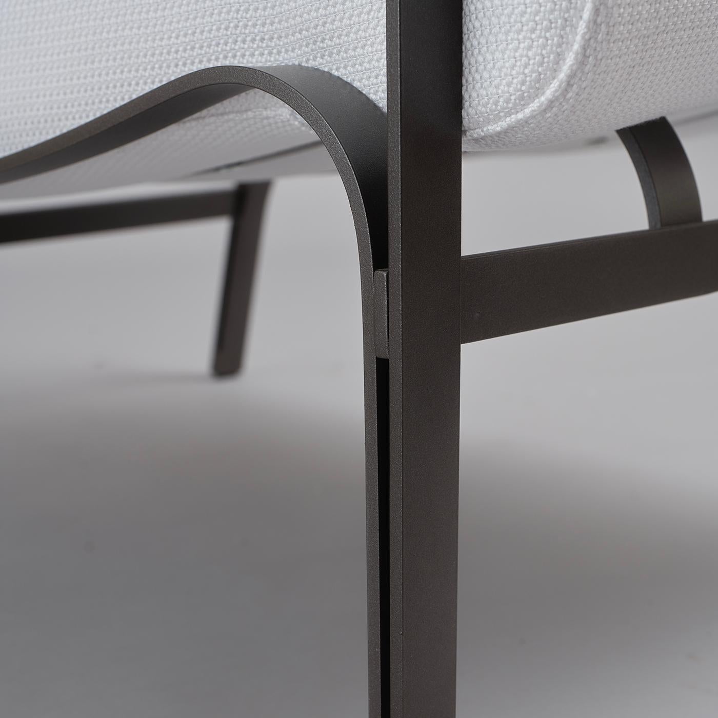 Chaise Longue de exterior Amalfi blanca y gris de Studio 63 en acero inoxidable Italiano en venta