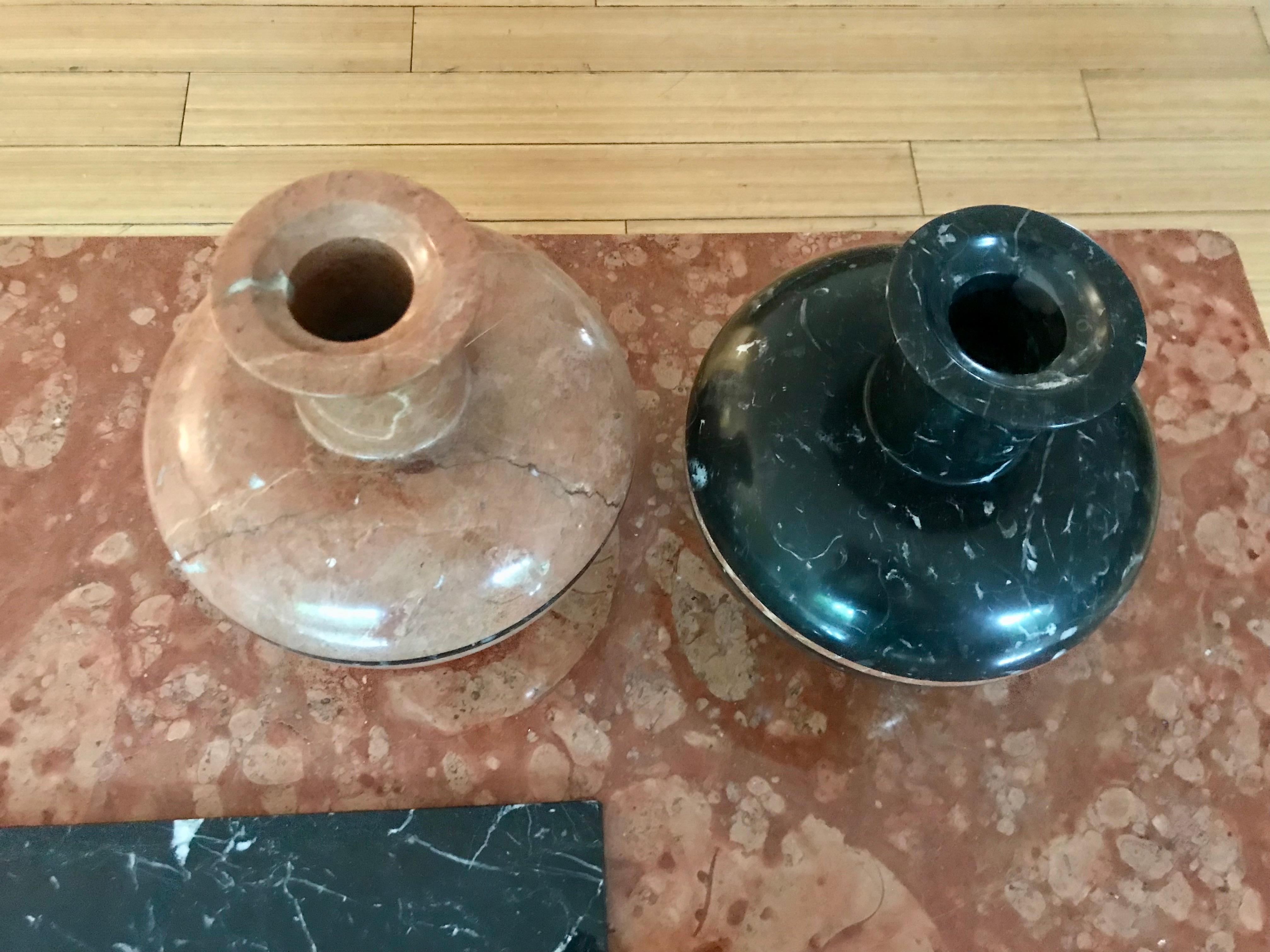 Fossilized Marble Table + Two Vases Amalia Schultless In Good Condition For Sale In Los Angeles, CA