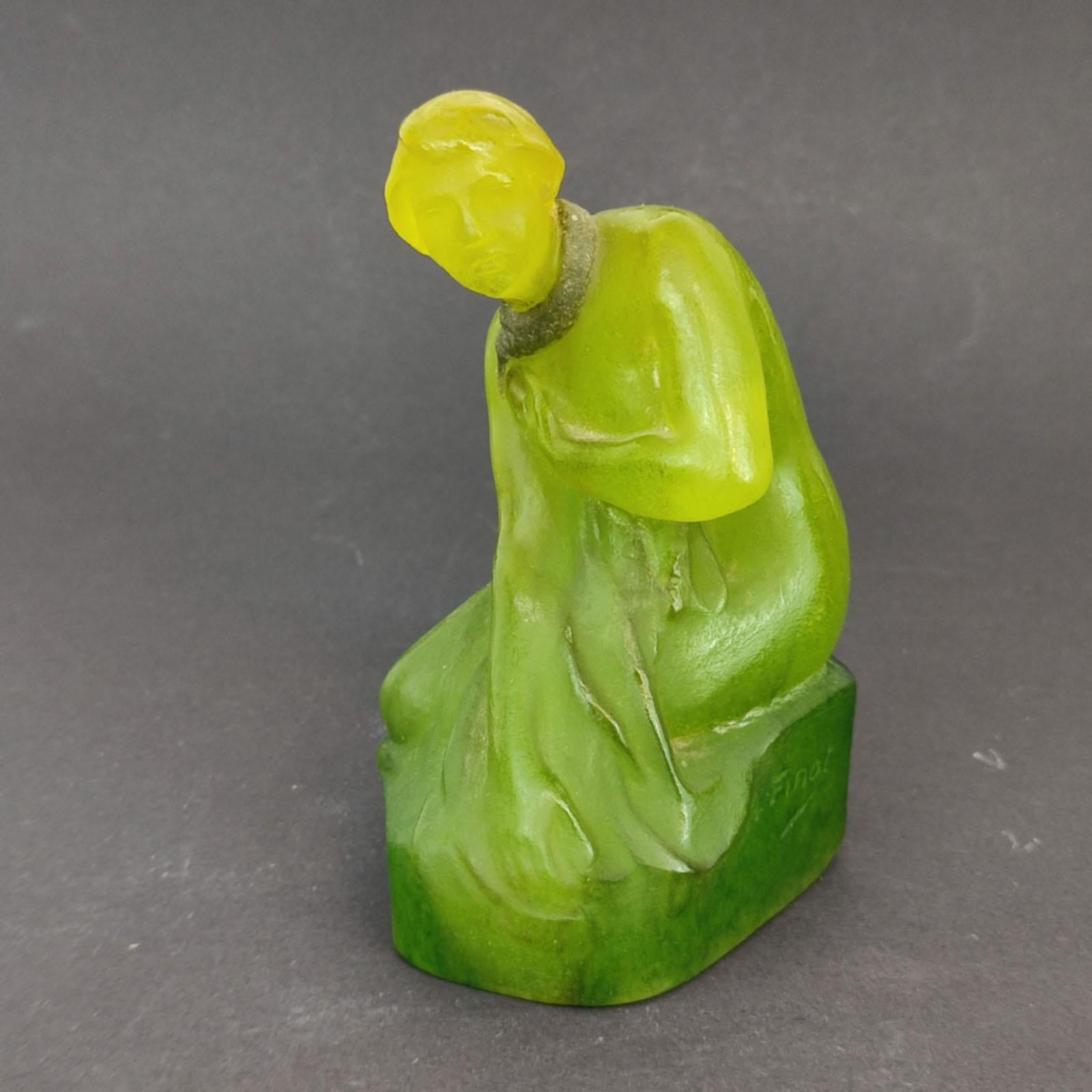 Francese Amalric Walter e Alfred Finot Pate De Verre Donna con Scialle Fermacarte in vendita