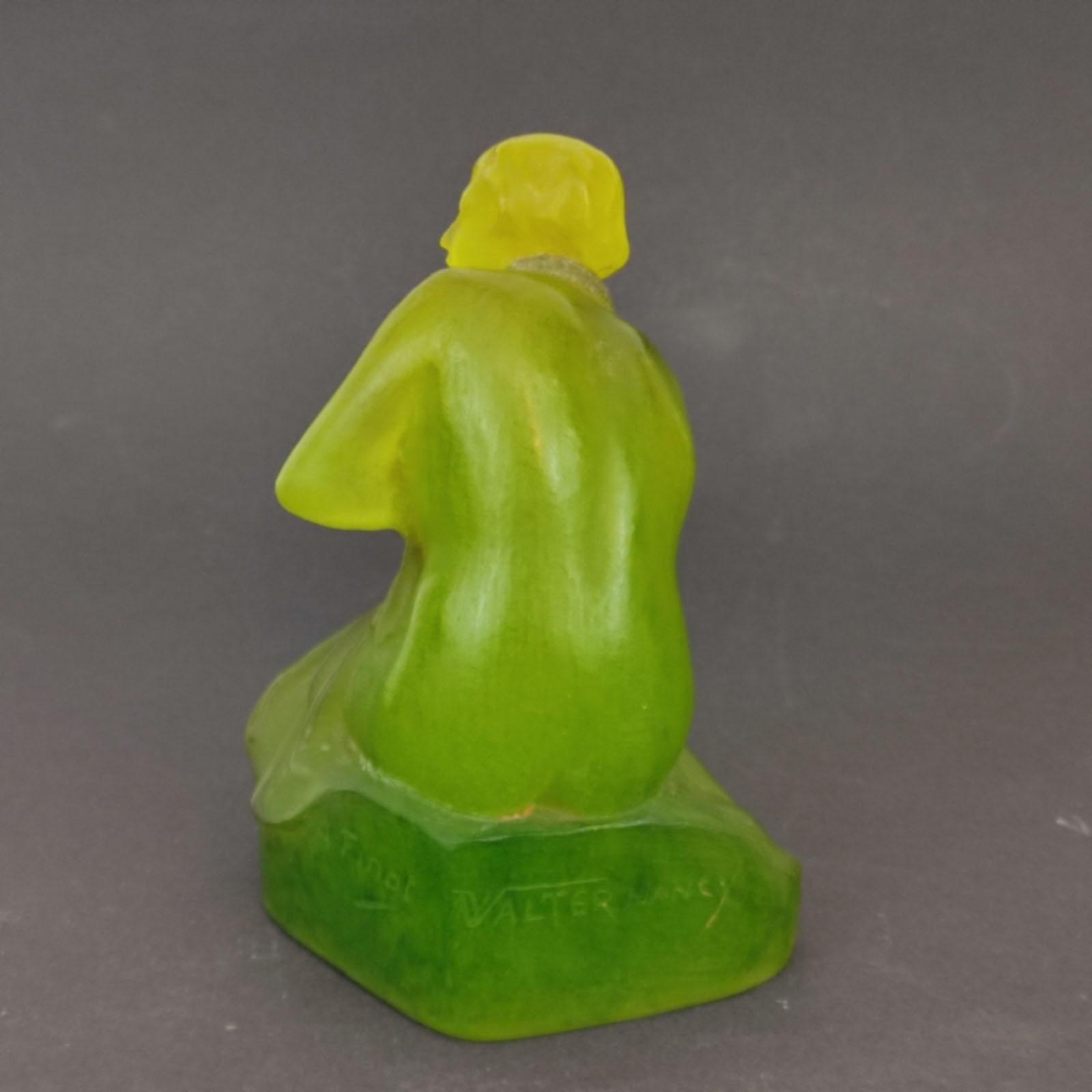 Amalric Walter and Alfred Finot Pate De Verre Woman with Schawl Paperweight In Excellent Condition For Sale In Bochum, NRW