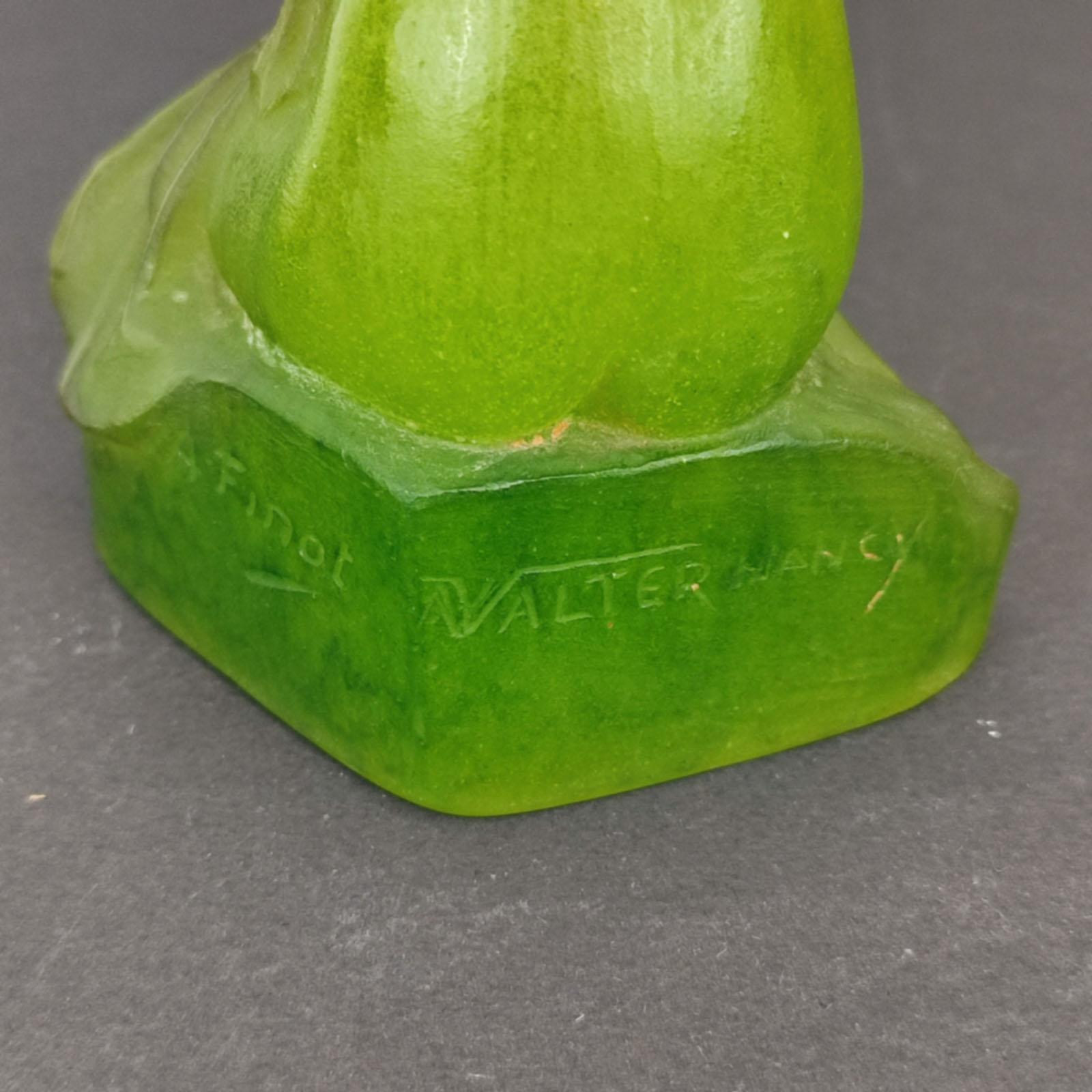 Vetro artistico Amalric Walter e Alfred Finot Pate De Verre Donna con Scialle Fermacarte in vendita
