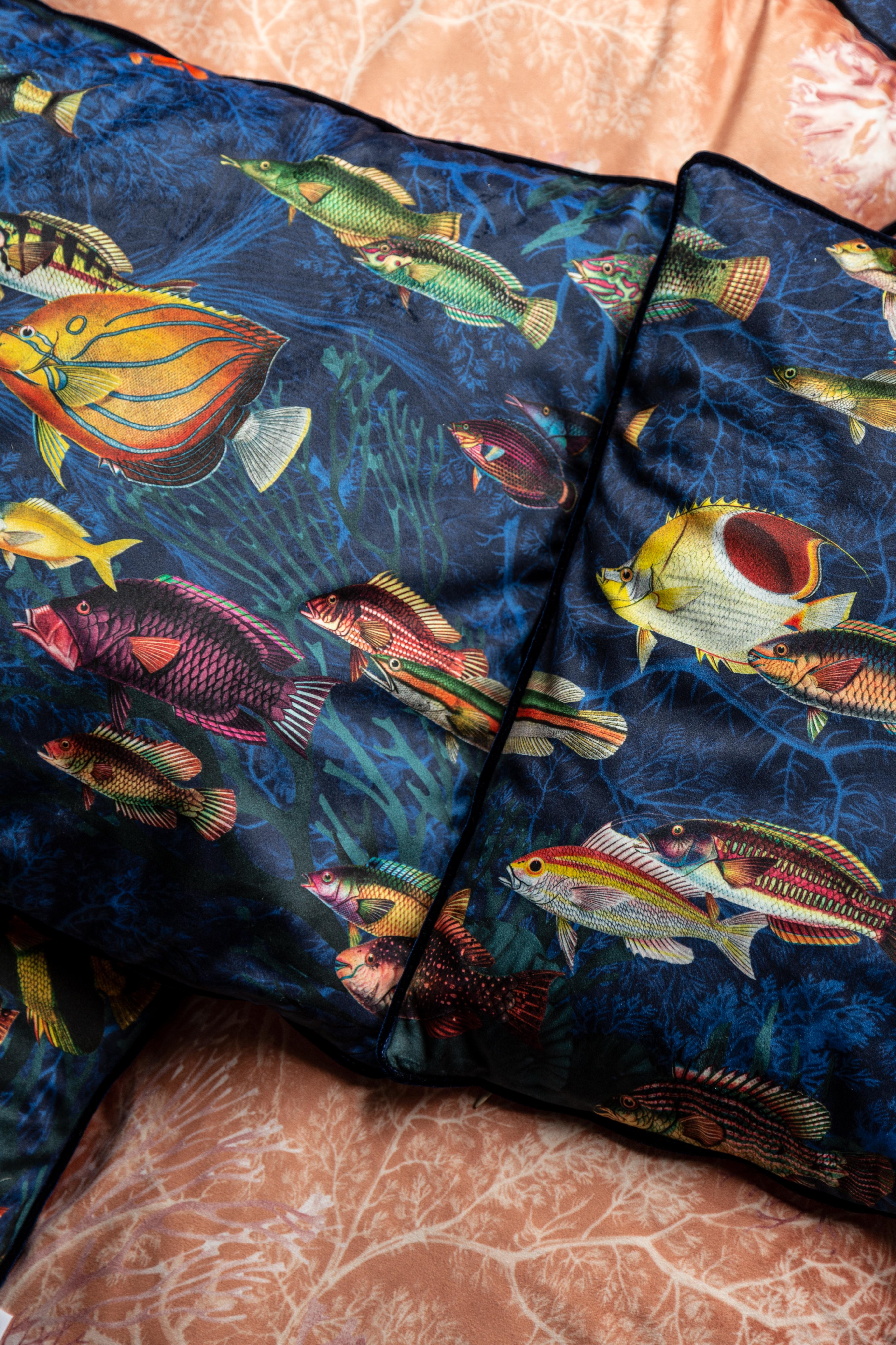 Amami, cojín contemporáneo de terciopelo estampado de Vito Nesta Italiano en venta