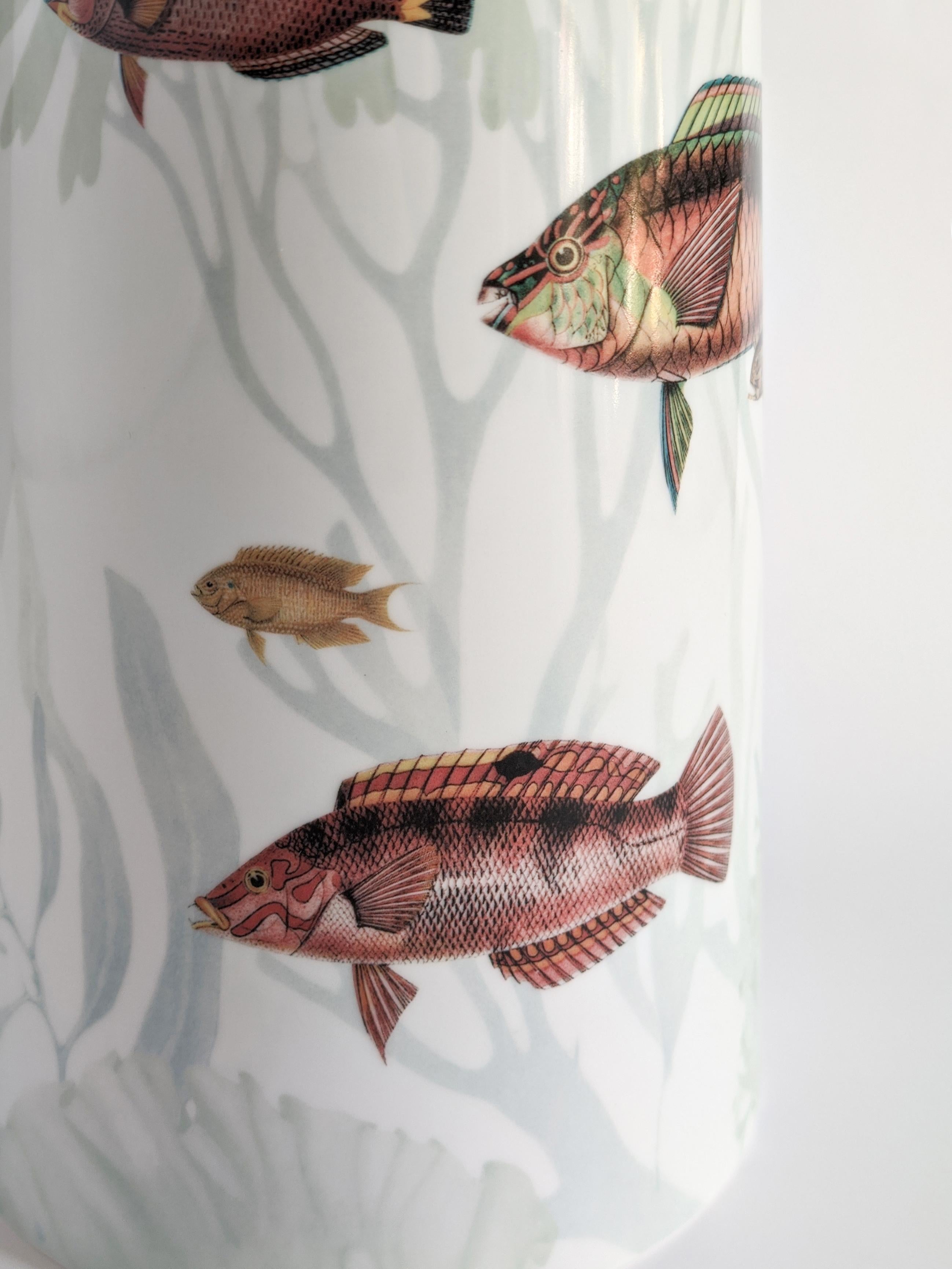 Italiano Amami N.2, Vaso contemporaneo in porcellana con design decorativo di Vito Nesta in vendita