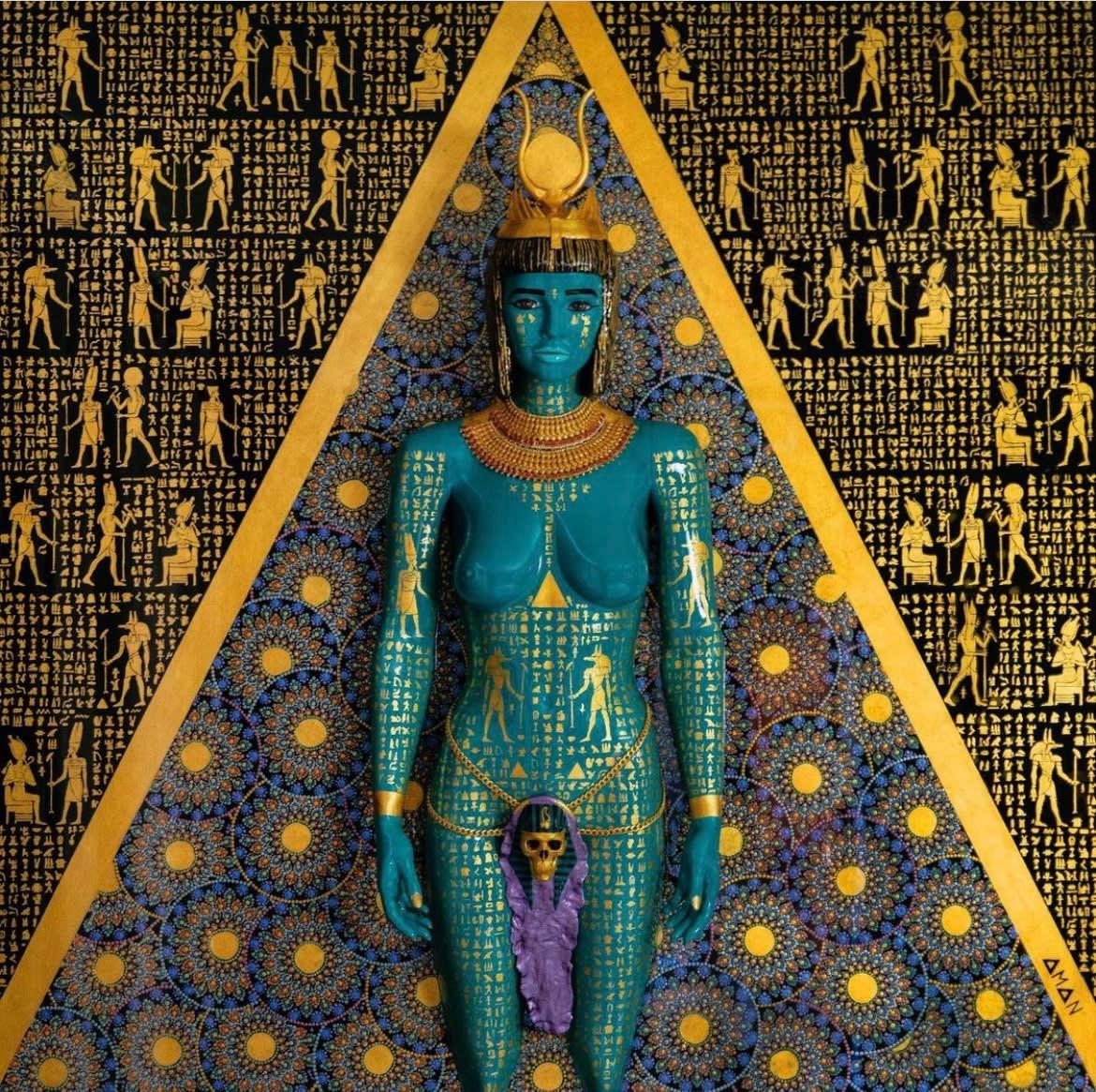 "Queen of the Nile" - Sculptural Mixed Media Painting by Aman Shekarchi