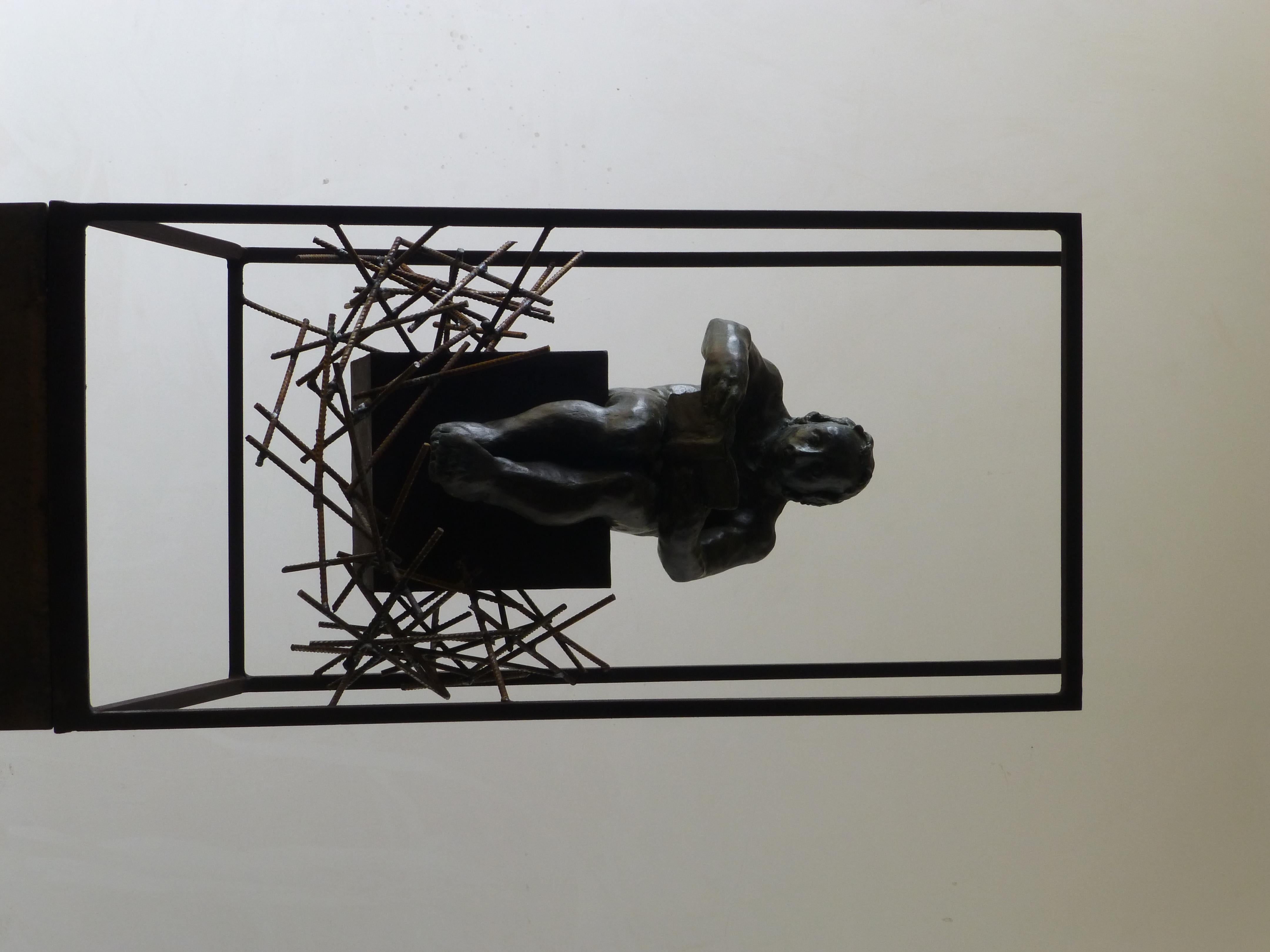 Amancio. El Lector, scultura originale in bronzo e ferro. - Figurative Sculpture Oro di Amancio González Andrés