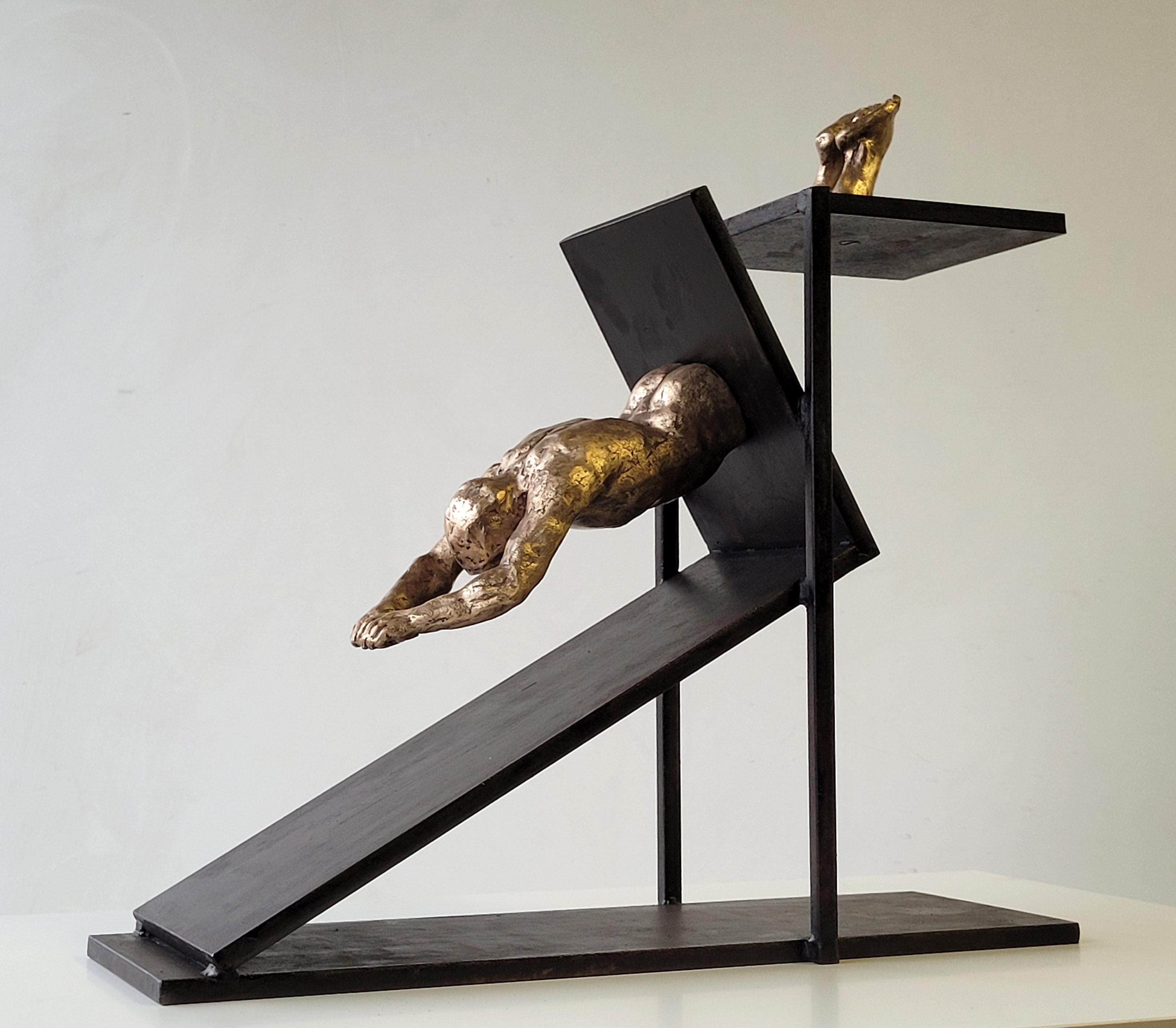 Amancio  Piscina  Oro y bronce negro. hierro. EL SALTO III. escultura original - Sculpture Contemporáneo de Amancio González Andrés
